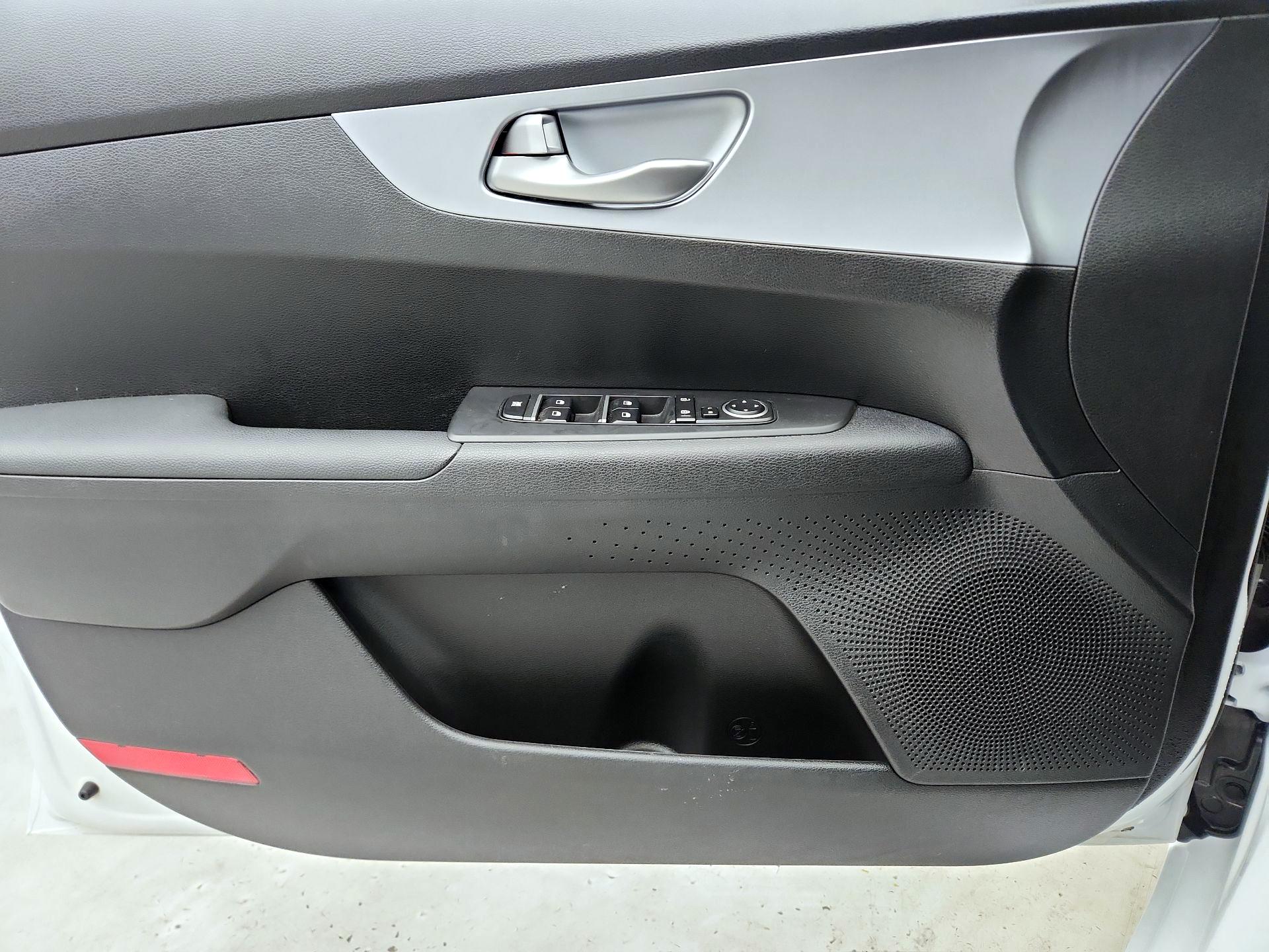 Thumbnail: 2023 Kia Forte - 12