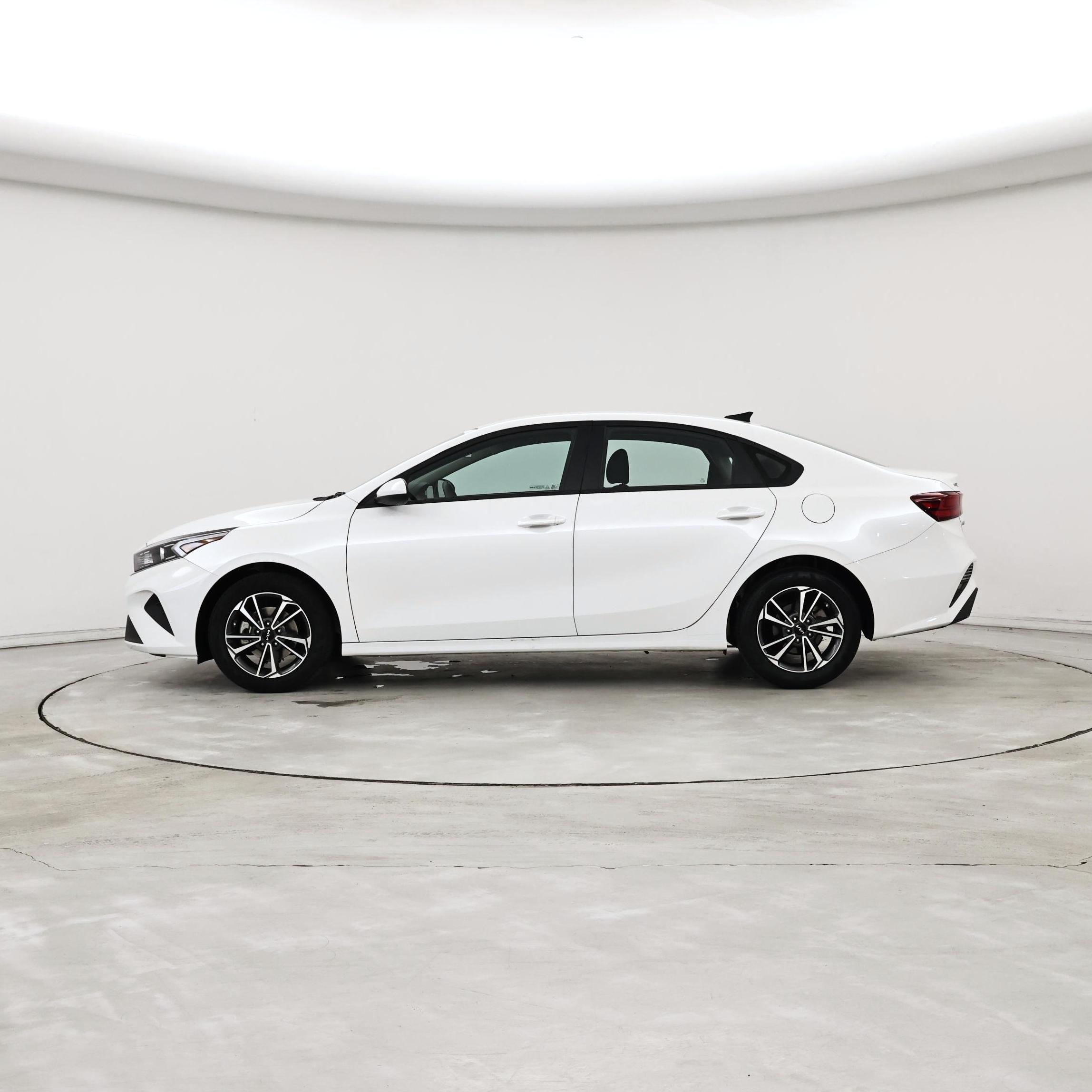 Thumbnail: 2023 Kia Forte - 3