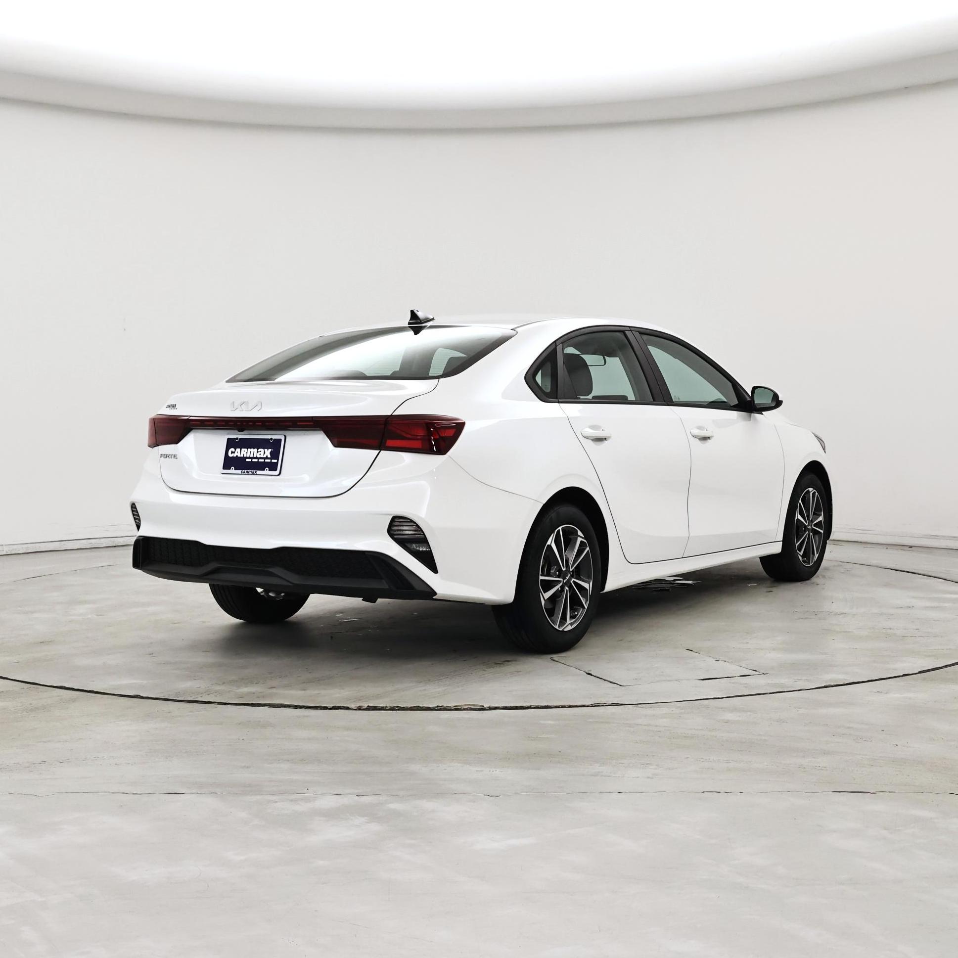 Thumbnail: 2023 Kia Forte - 8