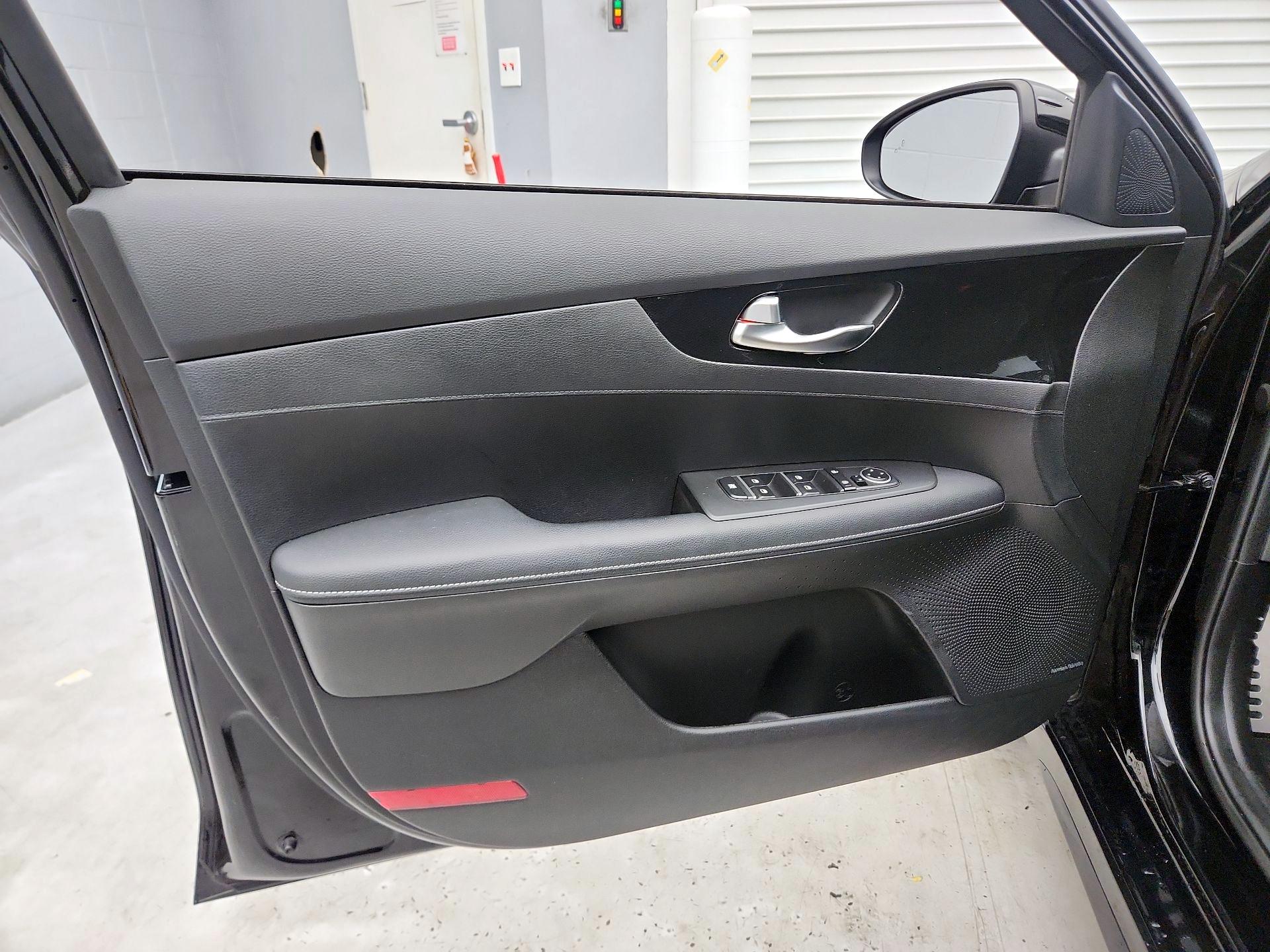 Thumbnail: 2023 Kia Forte - 12