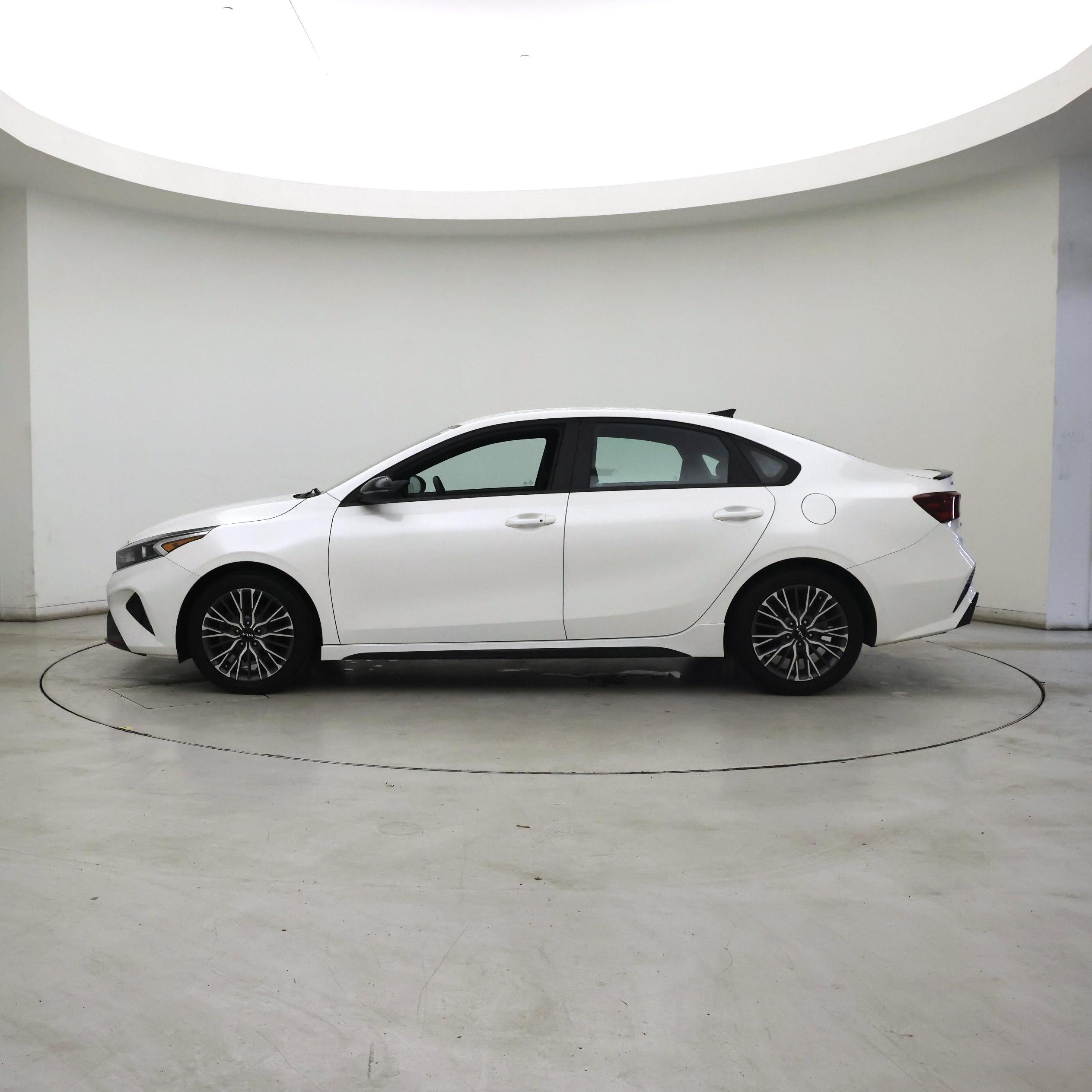 Thumbnail: 2023 Kia Forte - 3