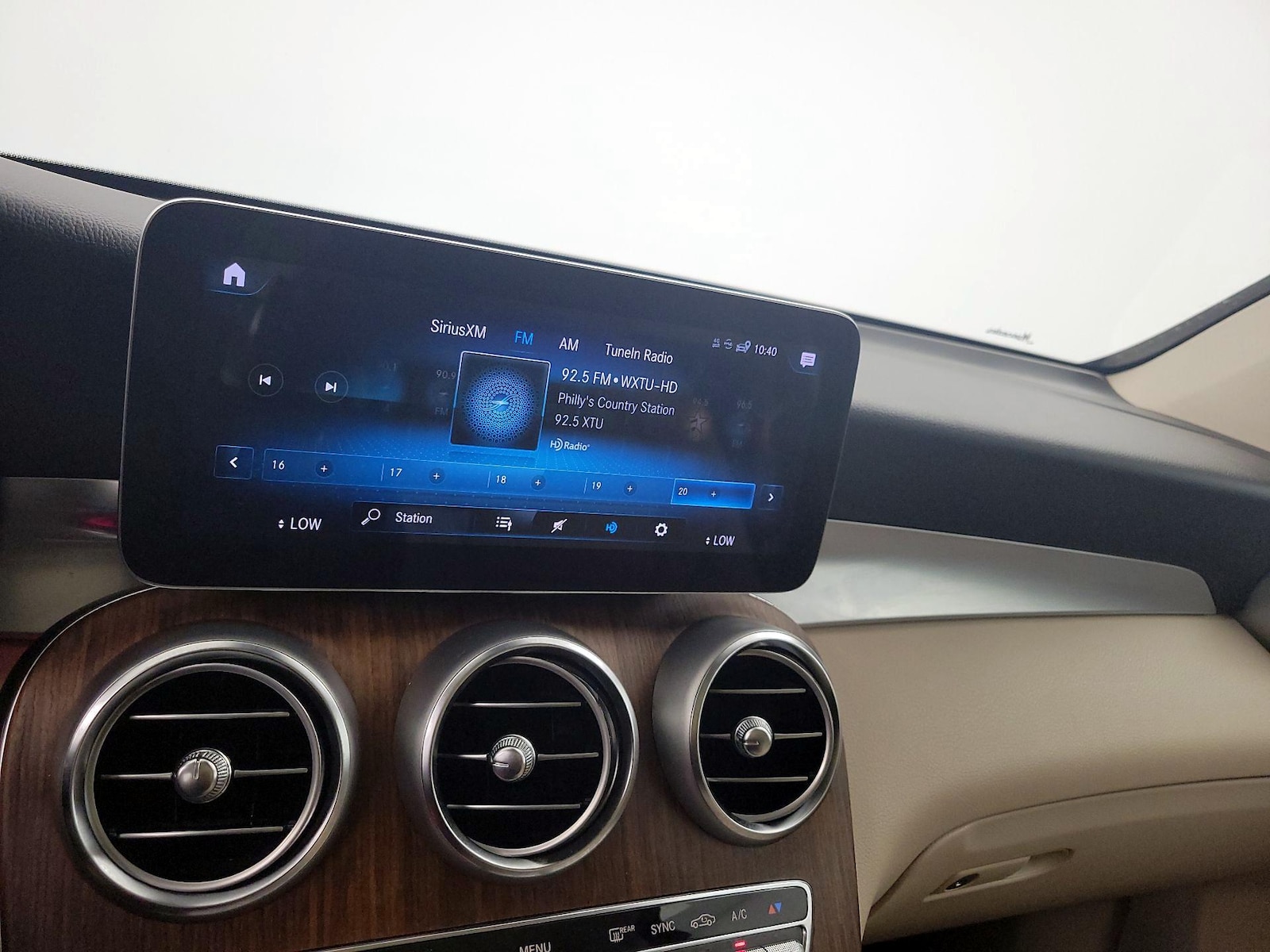 2022 Mercedes-Benz GLC GLC300 - Photo 16