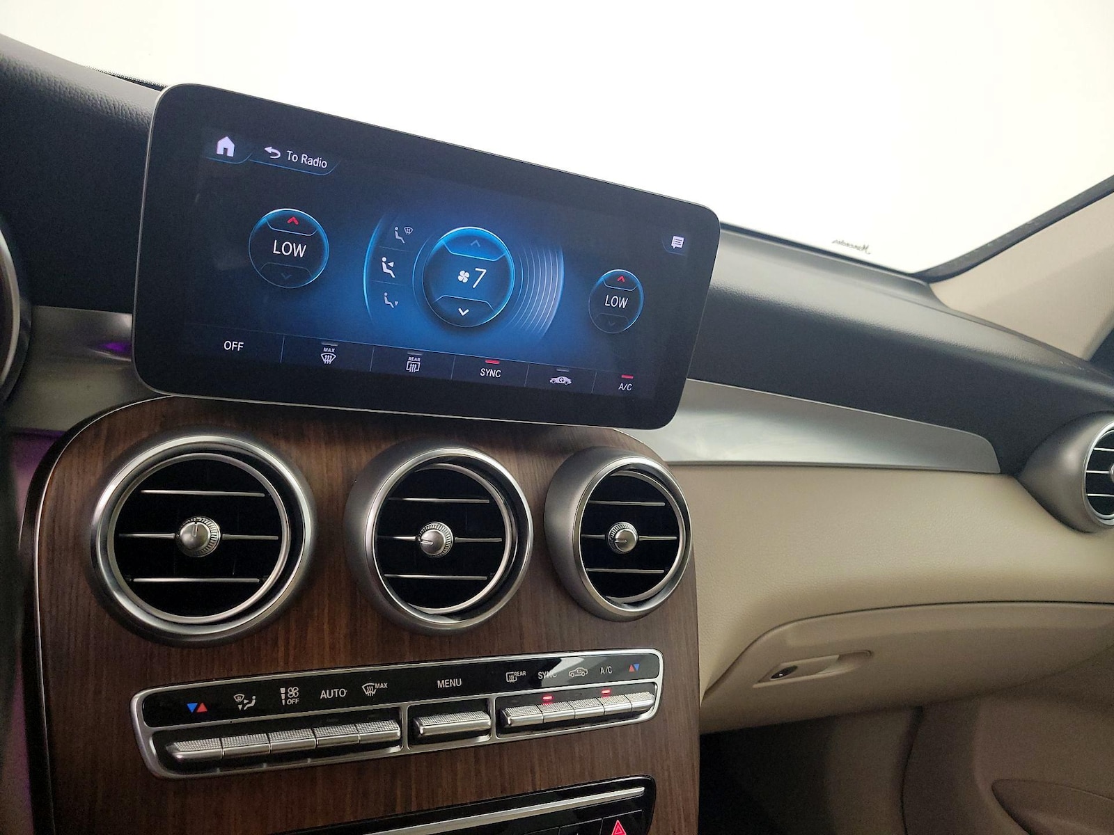 2022 Mercedes-Benz GLC GLC300 - Photo 17