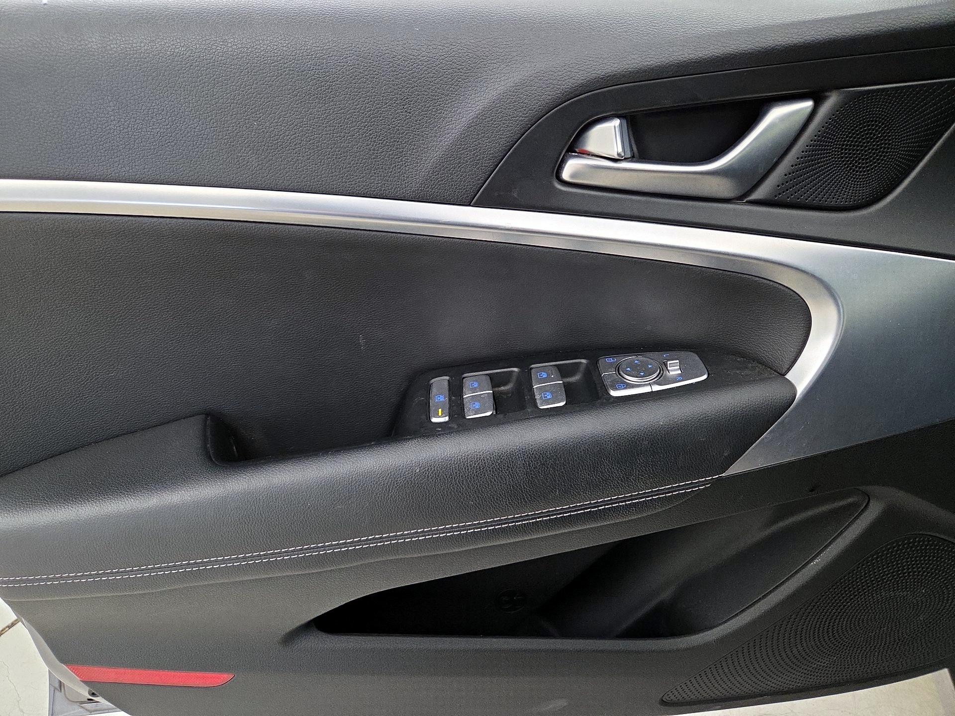 Thumbnail: 2023 Genesis G70 - 12