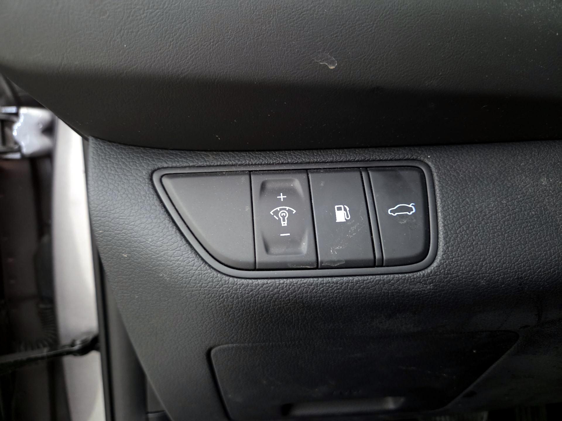 Thumbnail: 2023 Genesis G70 - 13