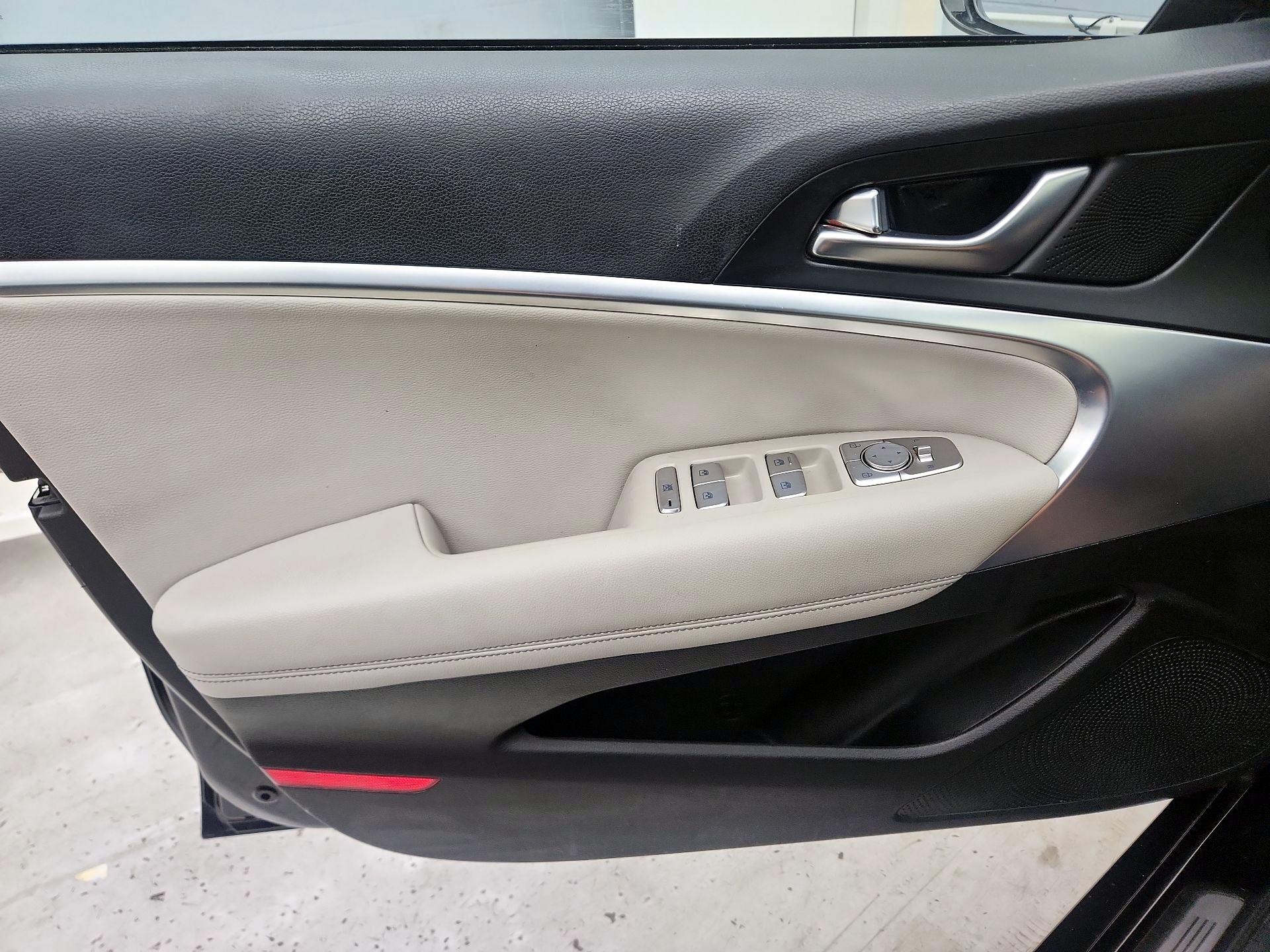 Thumbnail: 2023 Genesis G70 - 12