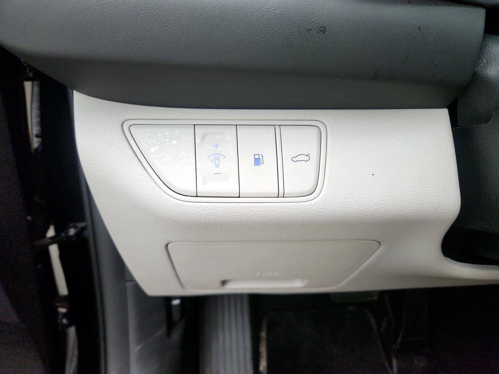 Thumbnail: 2023 Genesis G70 - 13