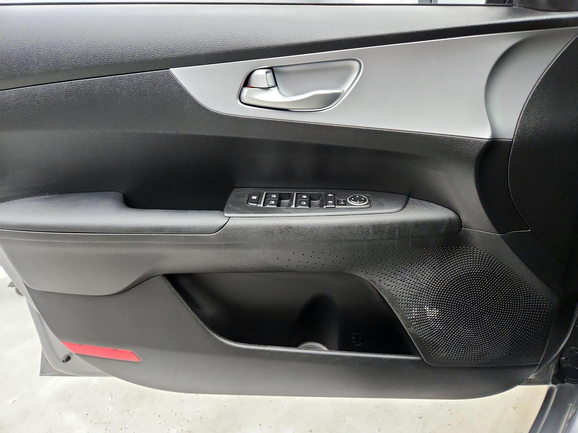 Thumbnail: 2023 Kia Forte - 12