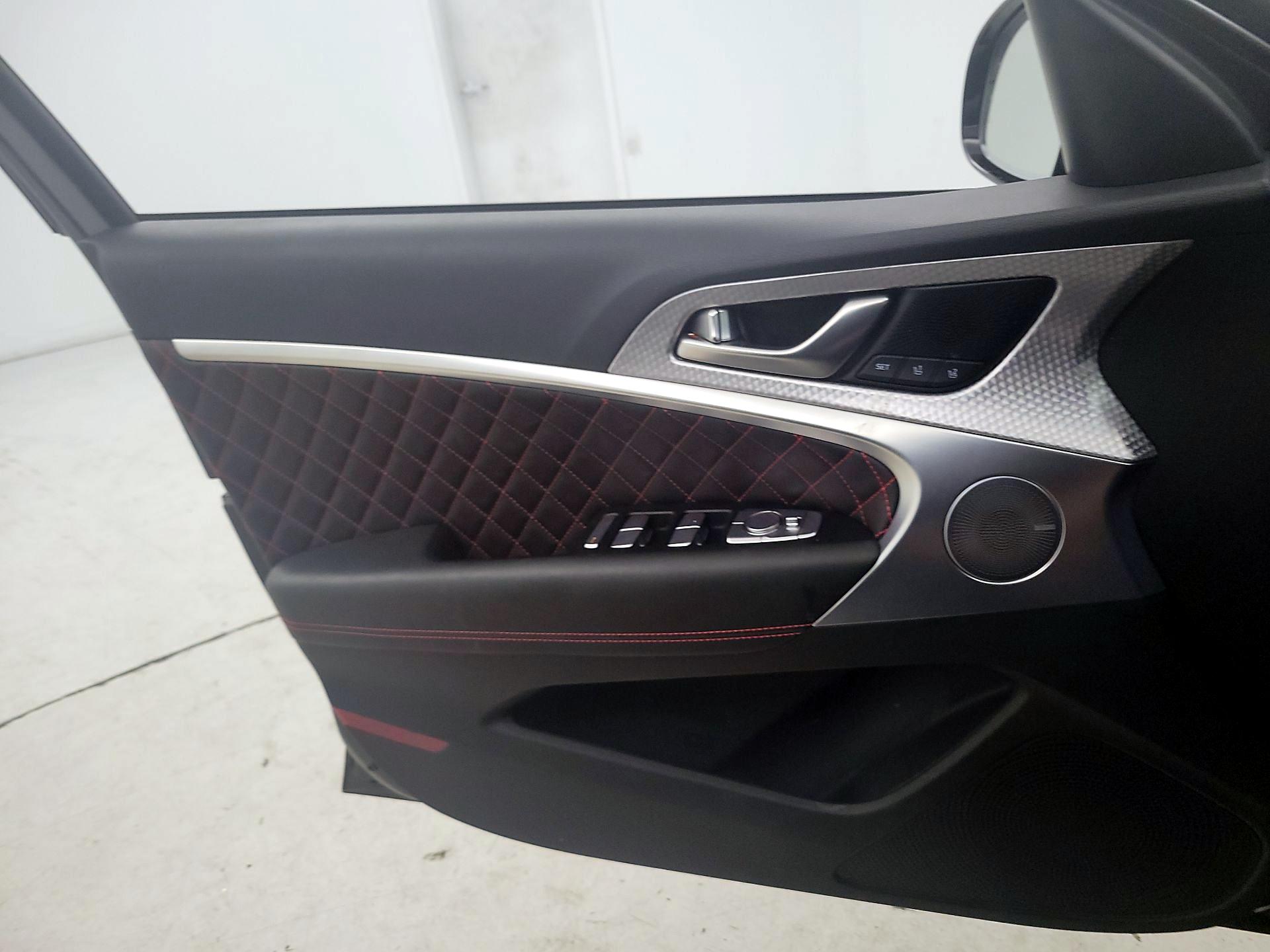 Thumbnail: 2023 Genesis G70 - 12