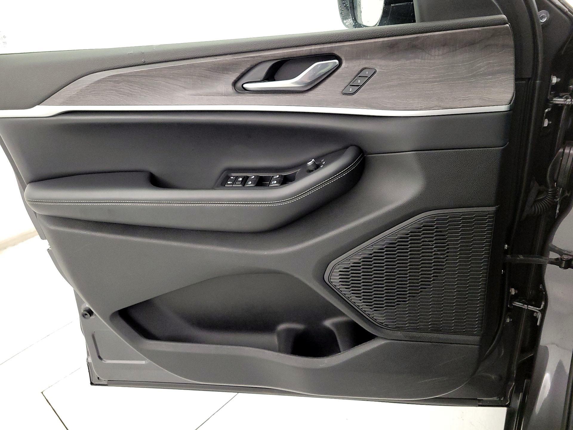 Thumbnail: 2023 Jeep Grand Cherokee L - 12