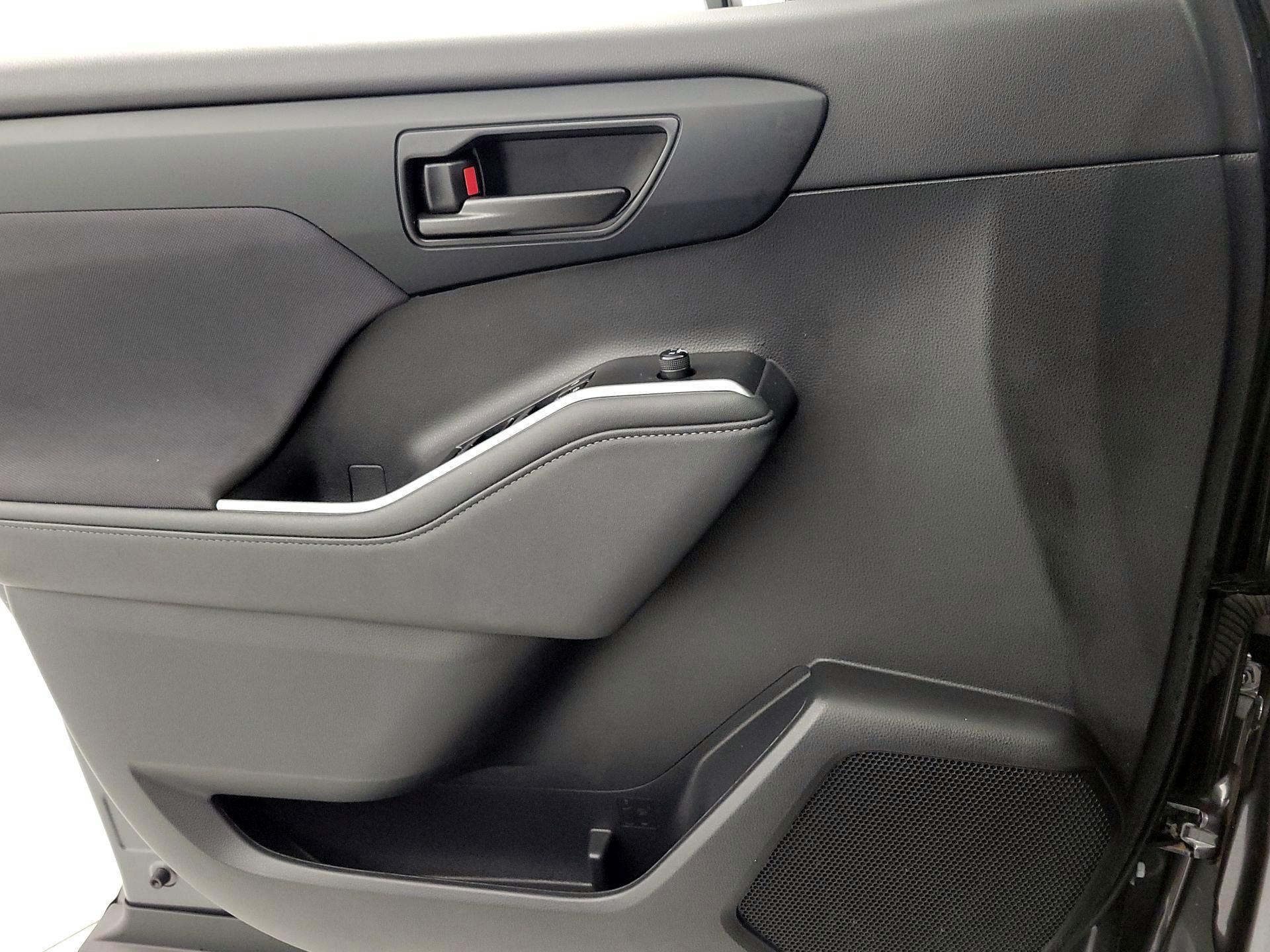 Thumbnail: 2023 Toyota Highlander - 12