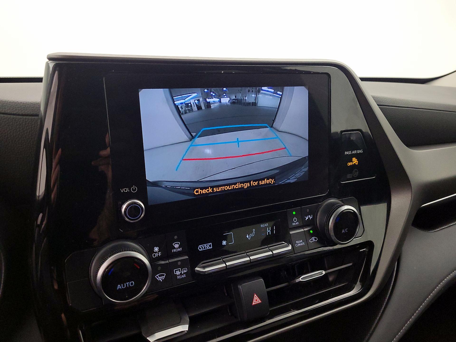 Thumbnail: 2023 Toyota Highlander - 15