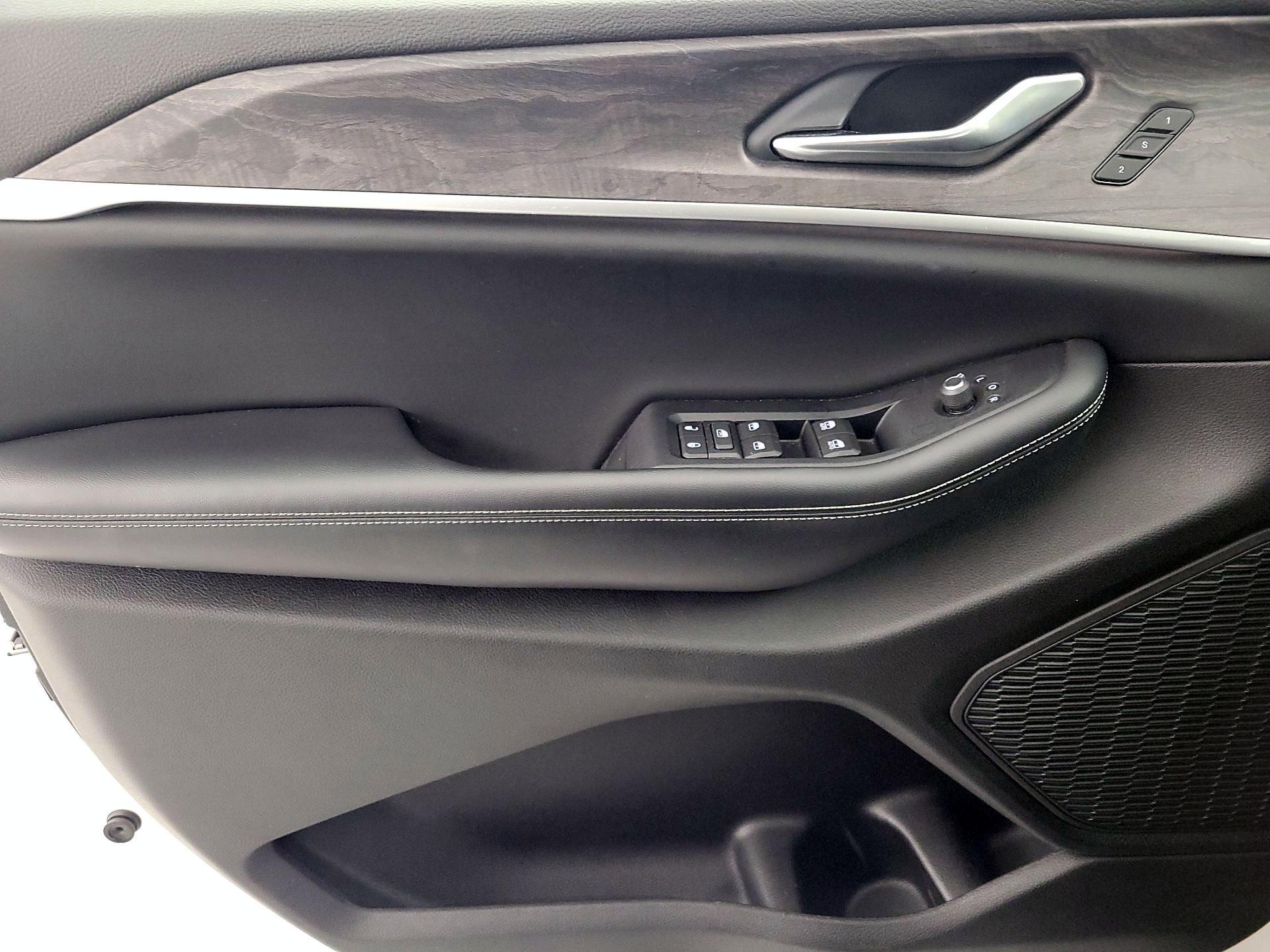 Thumbnail: 2023 Jeep Grand Cherokee - 12