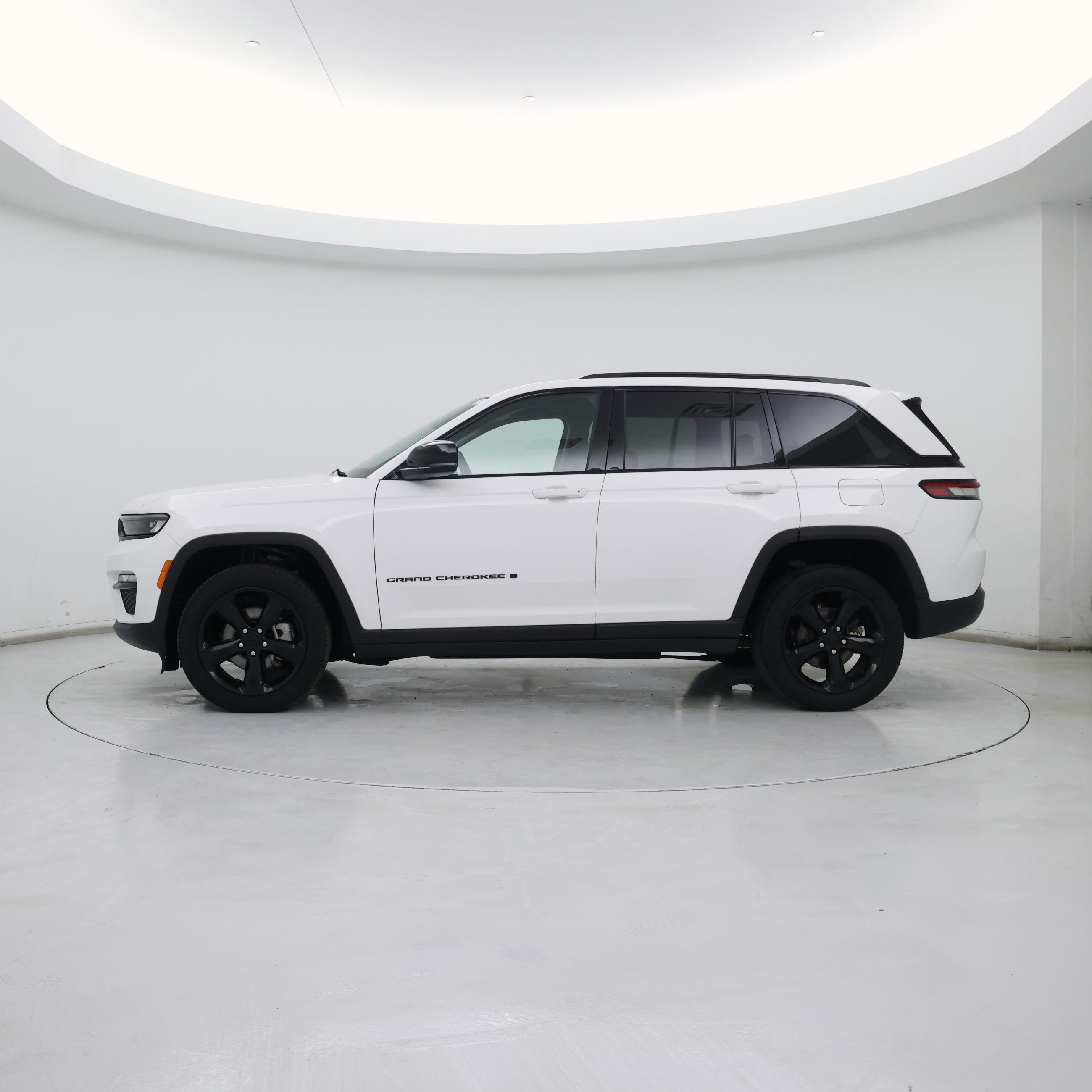 Thumbnail: 2023 Jeep Grand Cherokee - 3