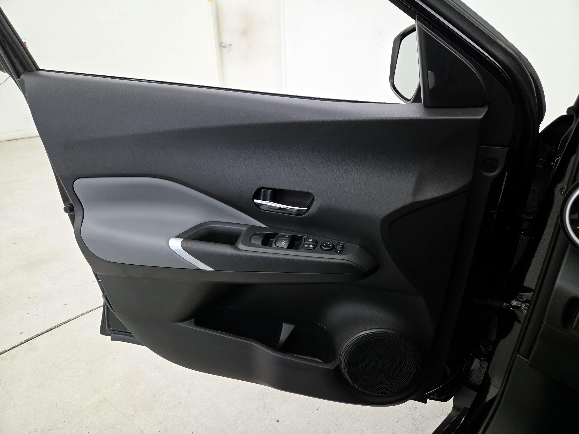 Thumbnail: 2023 Nissan Kicks - 12