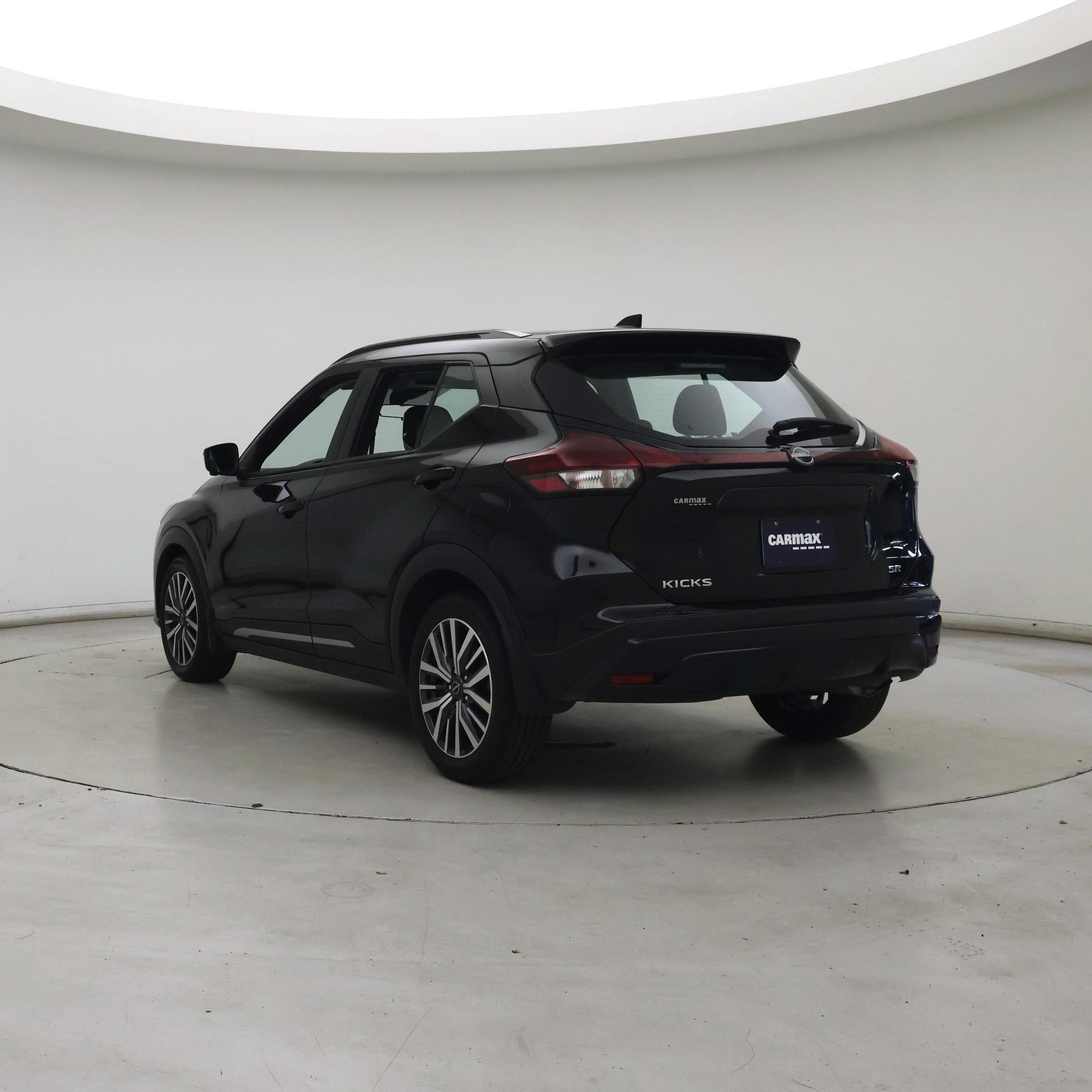 Thumbnail: 2023 Nissan Kicks - 2
