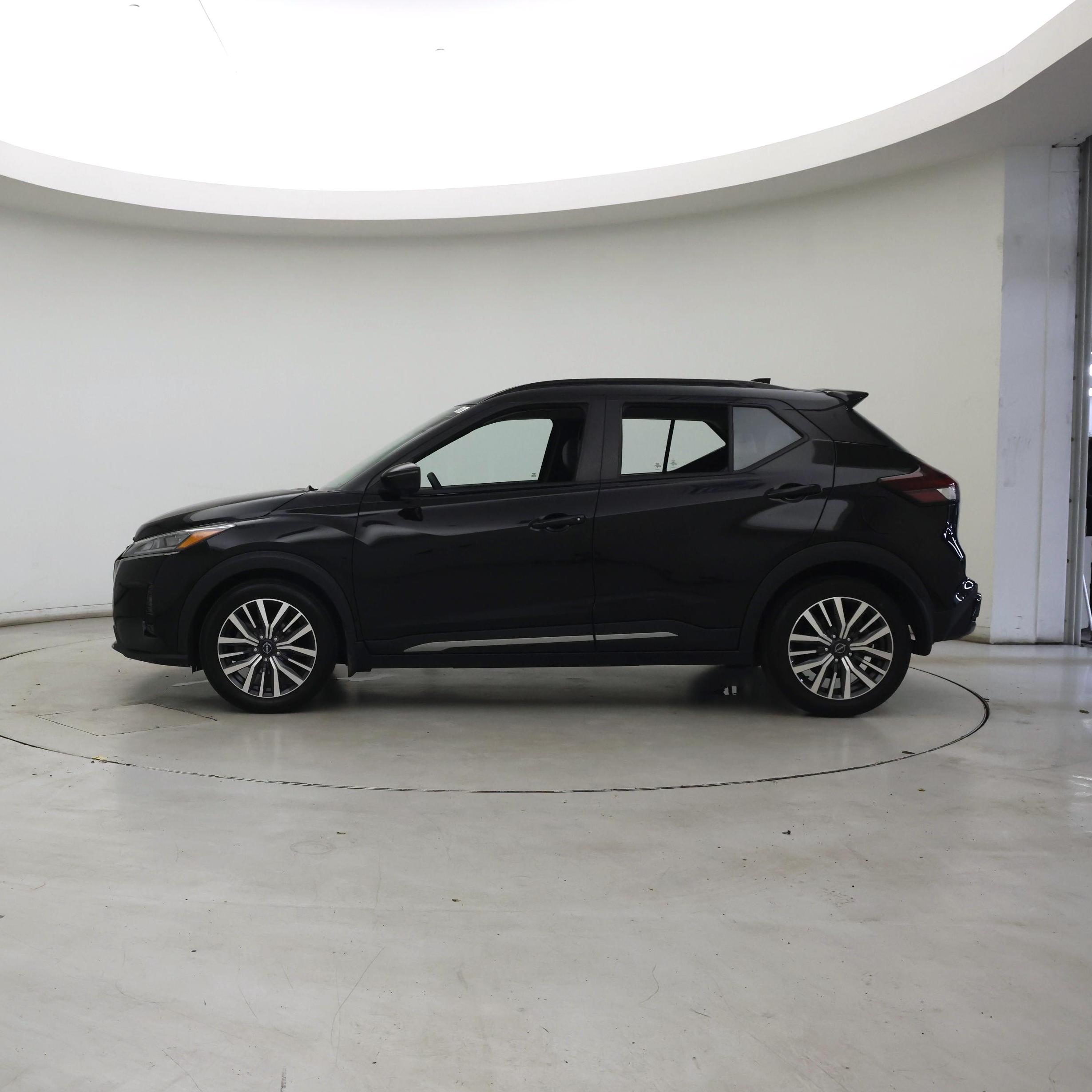 Thumbnail: 2023 Nissan Kicks - 3