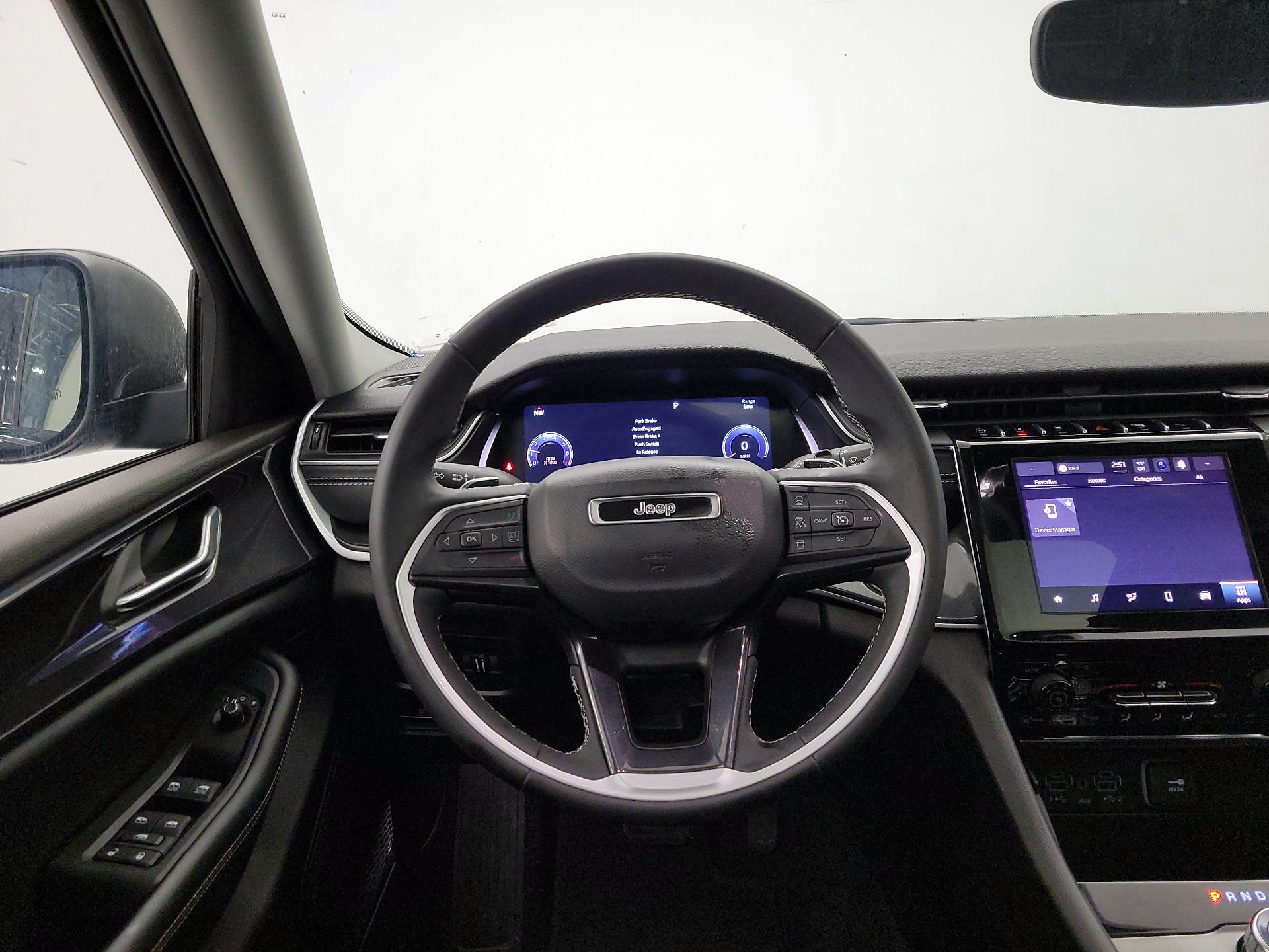 Thumbnail: 2023 Jeep Grand Cherokee - 10