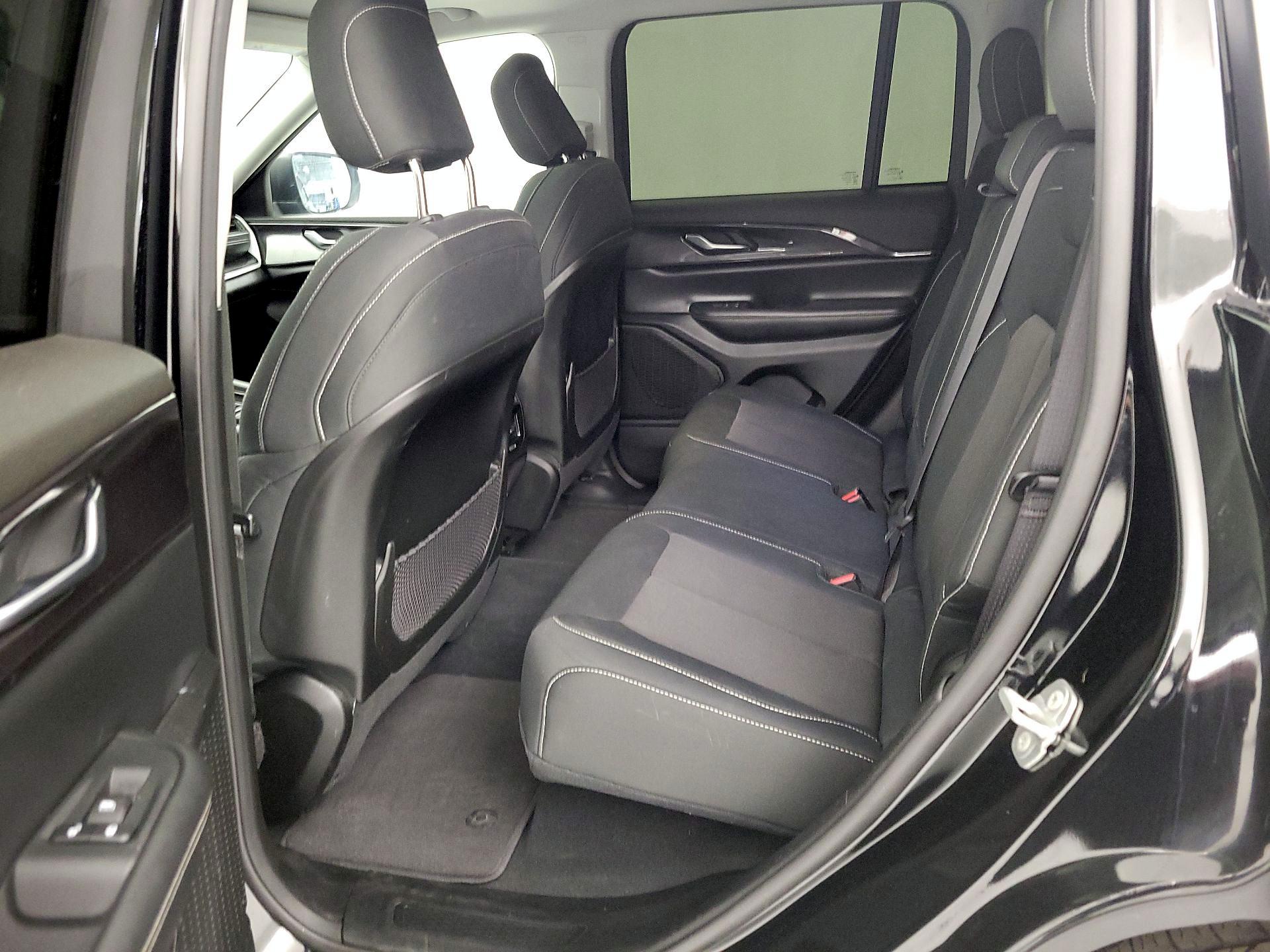 Thumbnail: 2023 Jeep Grand Cherokee - 20