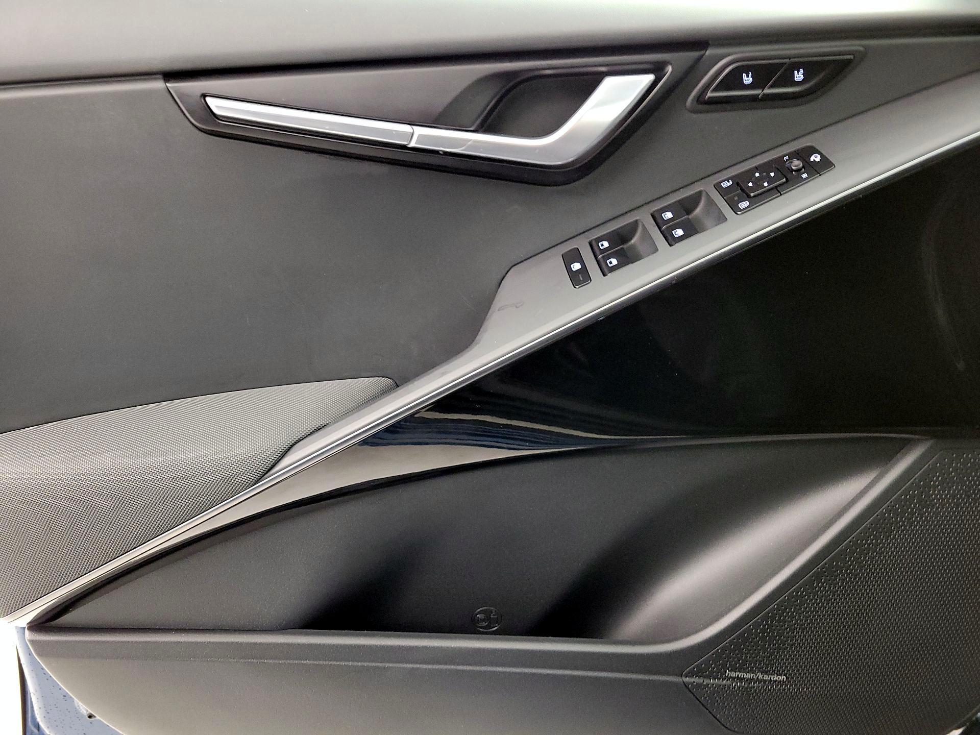 Thumbnail: 2023 Kia Niro - 12