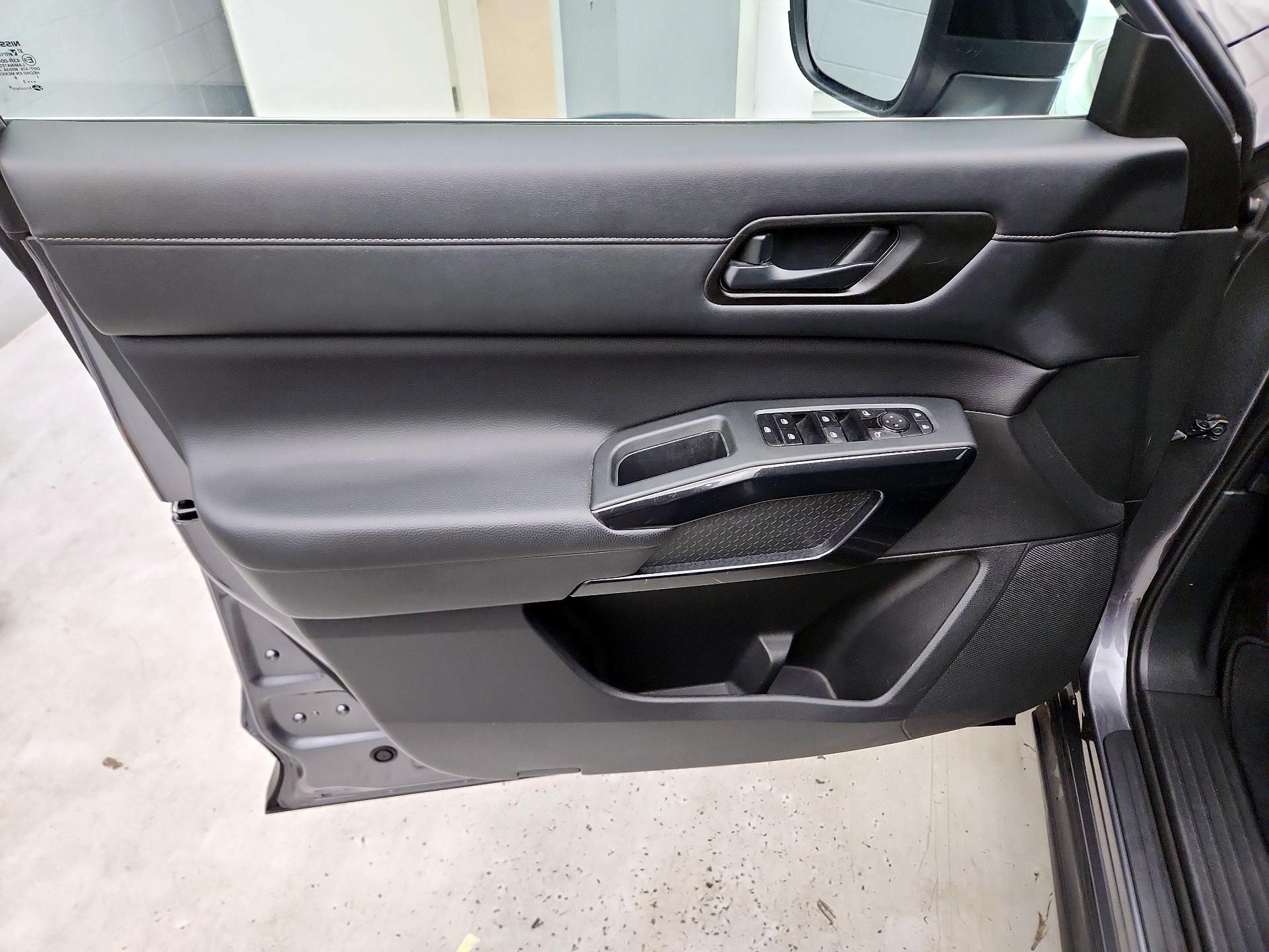 Thumbnail: 2023 Nissan Pathfinder - 12