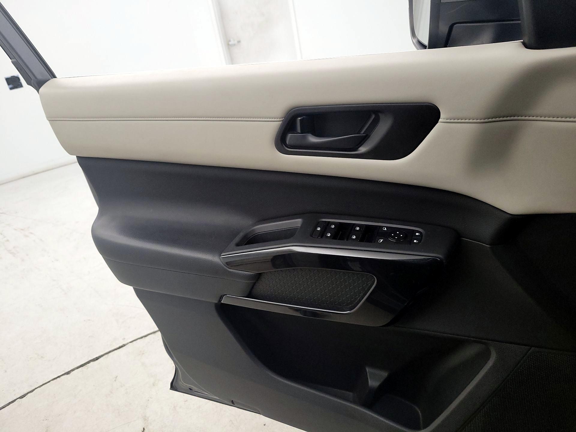 Thumbnail: 2023 Nissan Pathfinder - 12