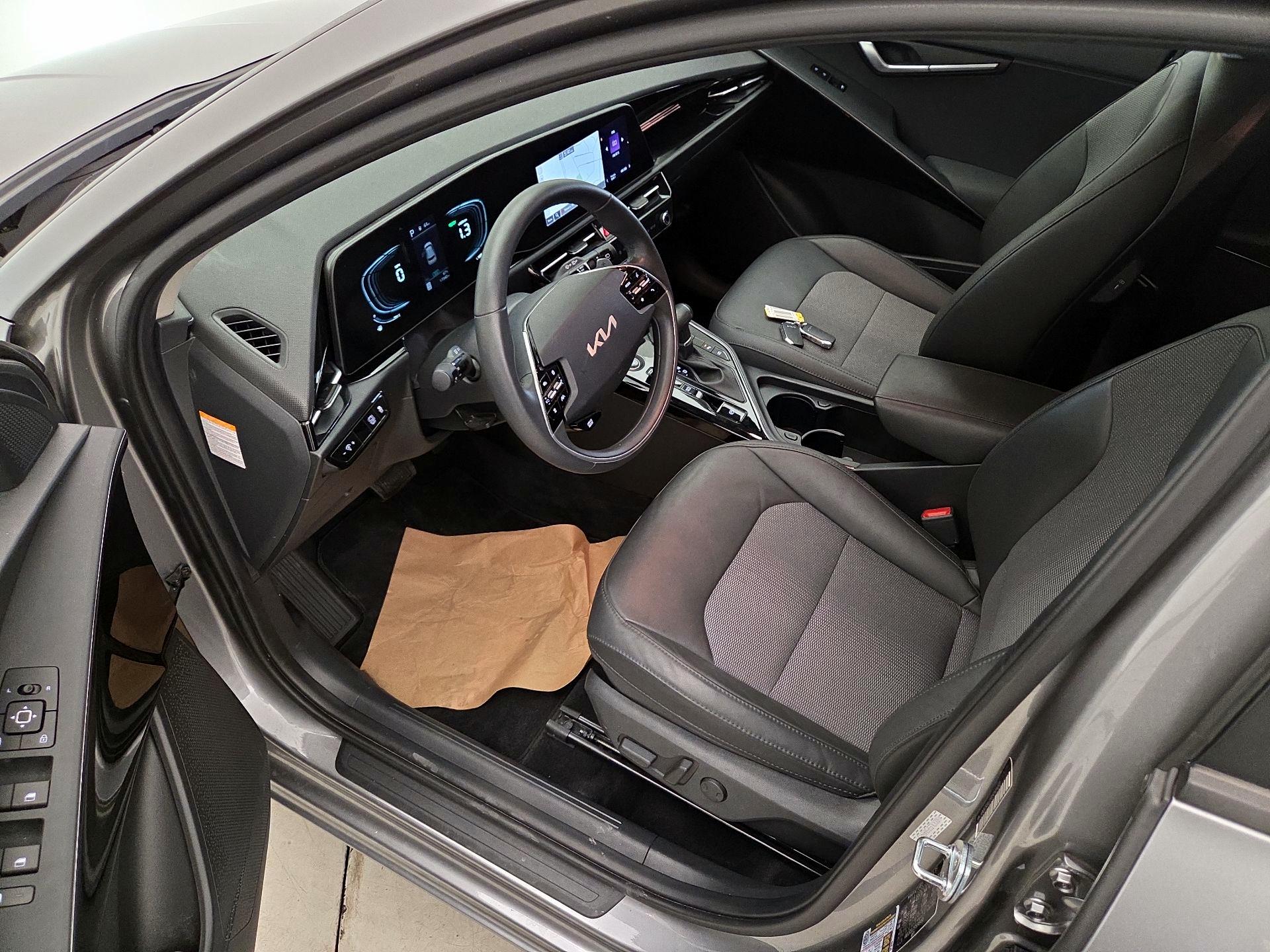 Thumbnail: 2023 Kia Niro - 11