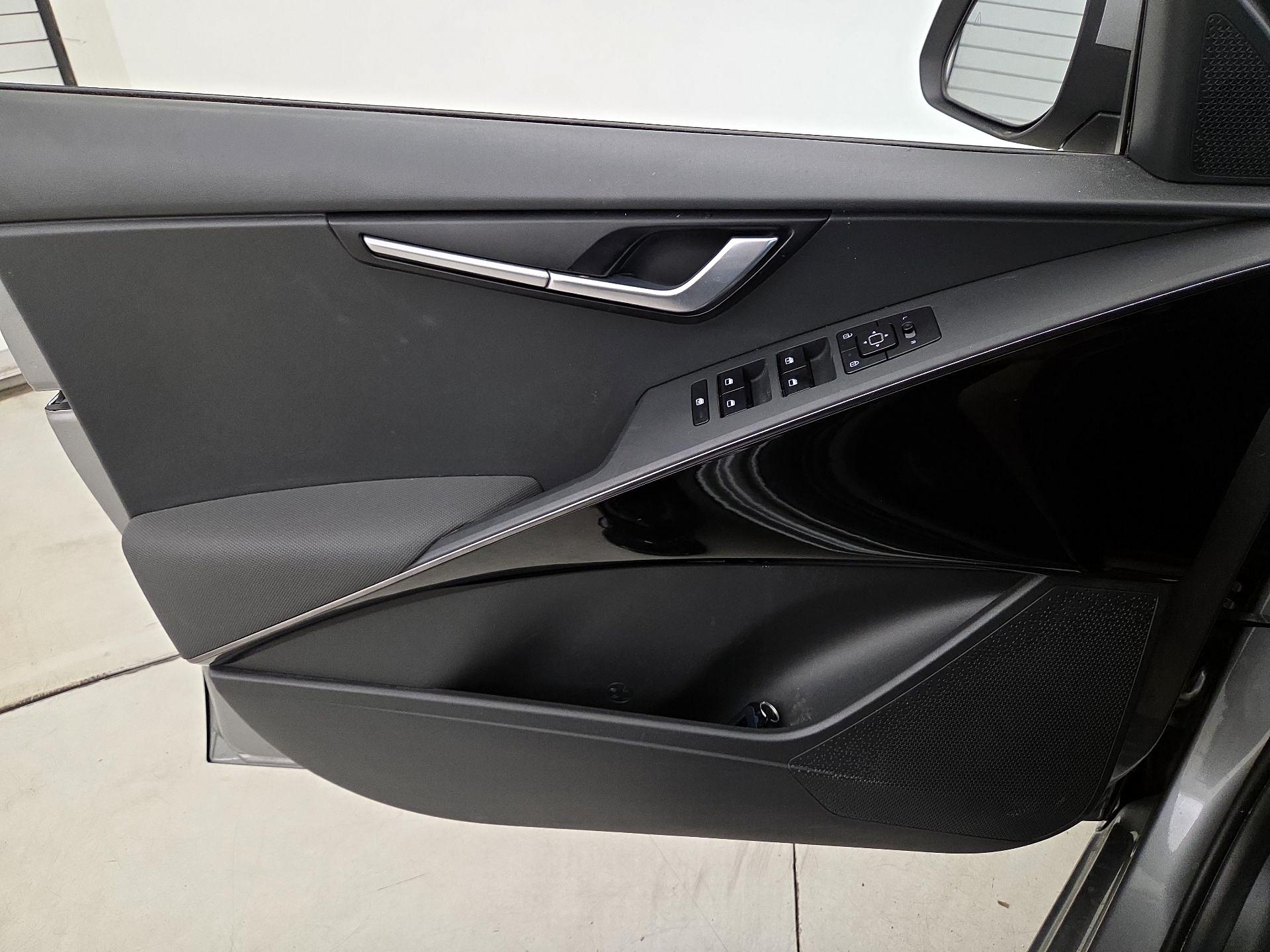 Thumbnail: 2023 Kia Niro - 12