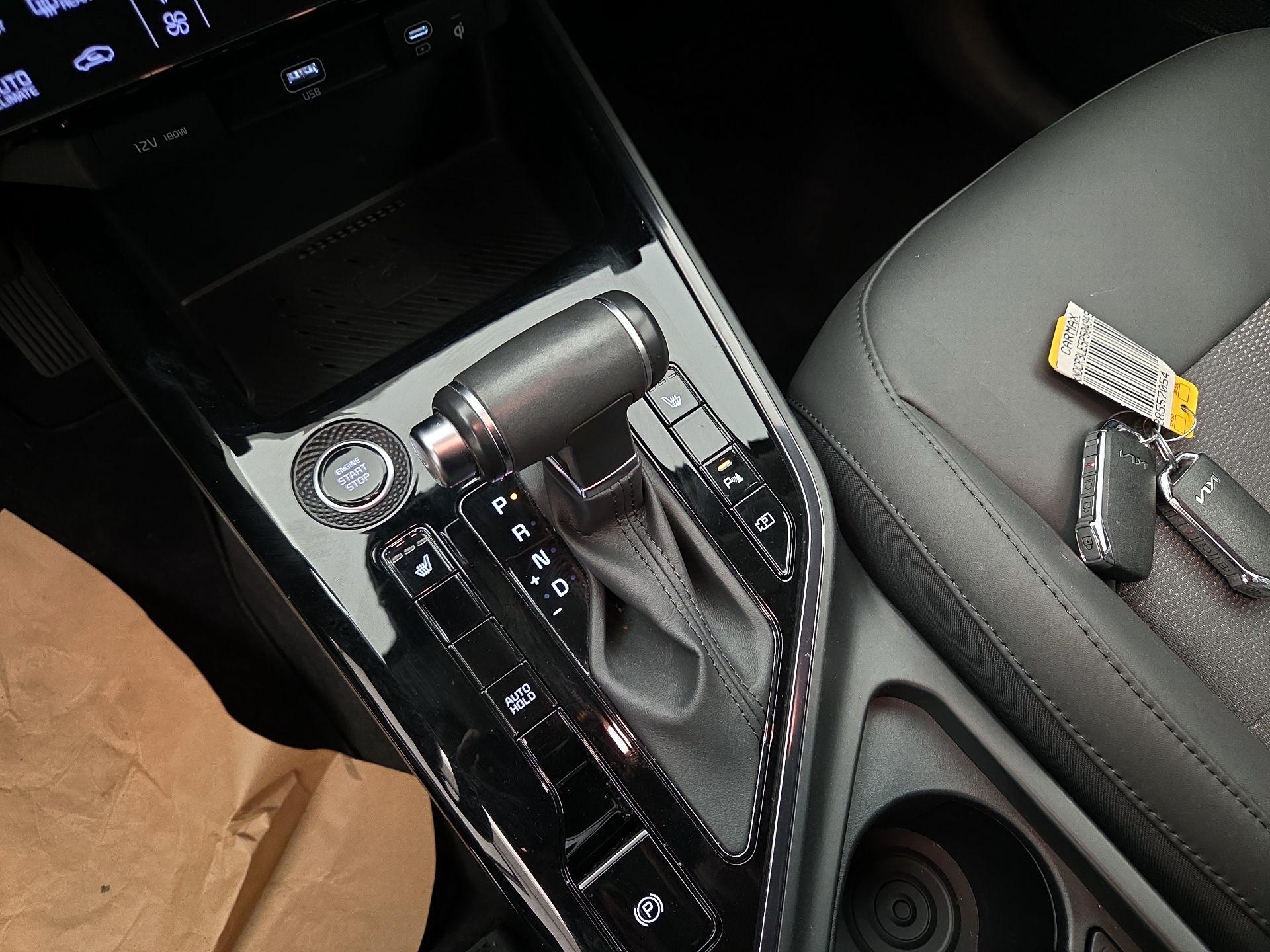 Thumbnail: 2023 Kia Niro - 18