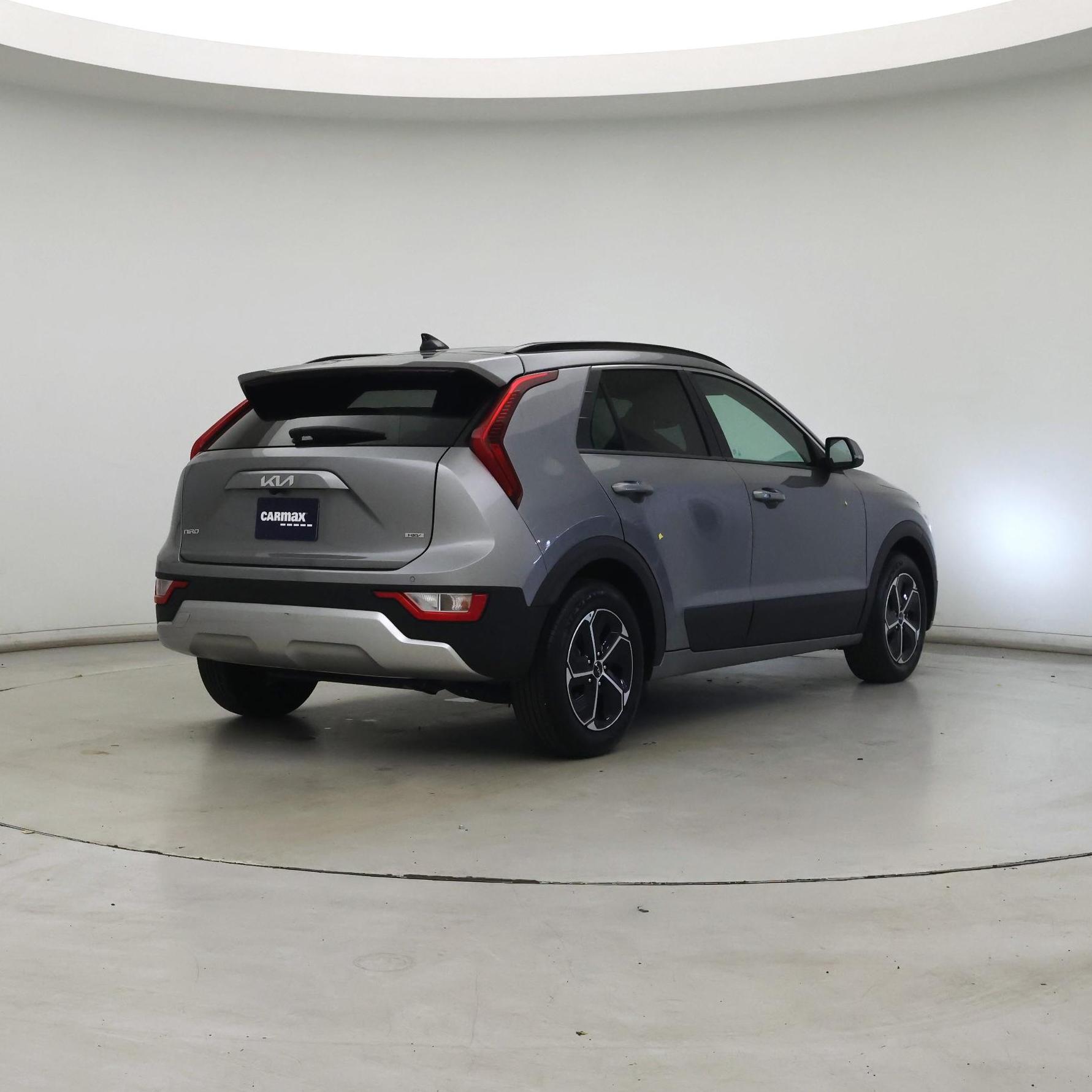 Thumbnail: 2023 Kia Niro - 8