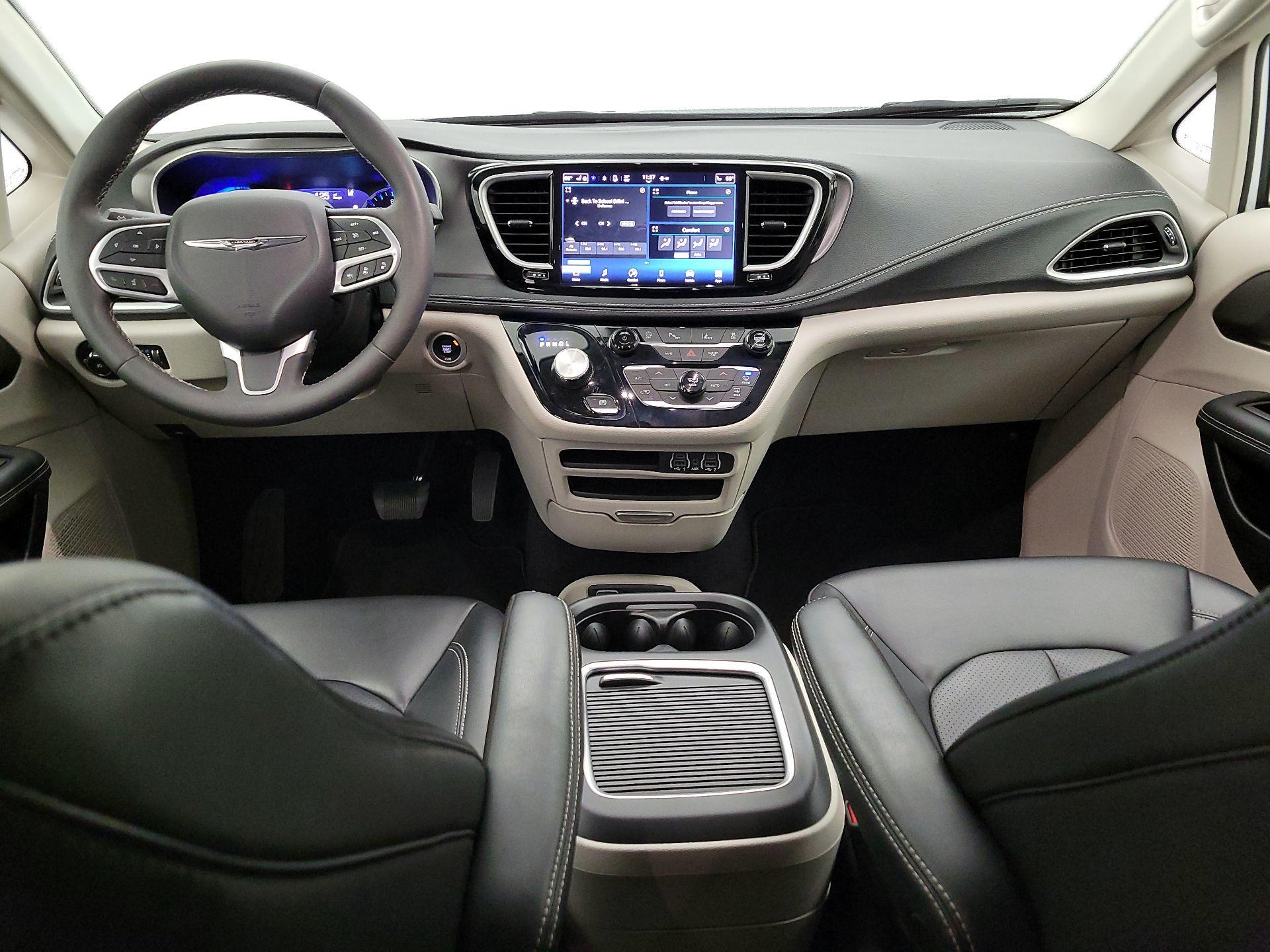 Thumbnail: 2023 Chrysler Pacifica - 9