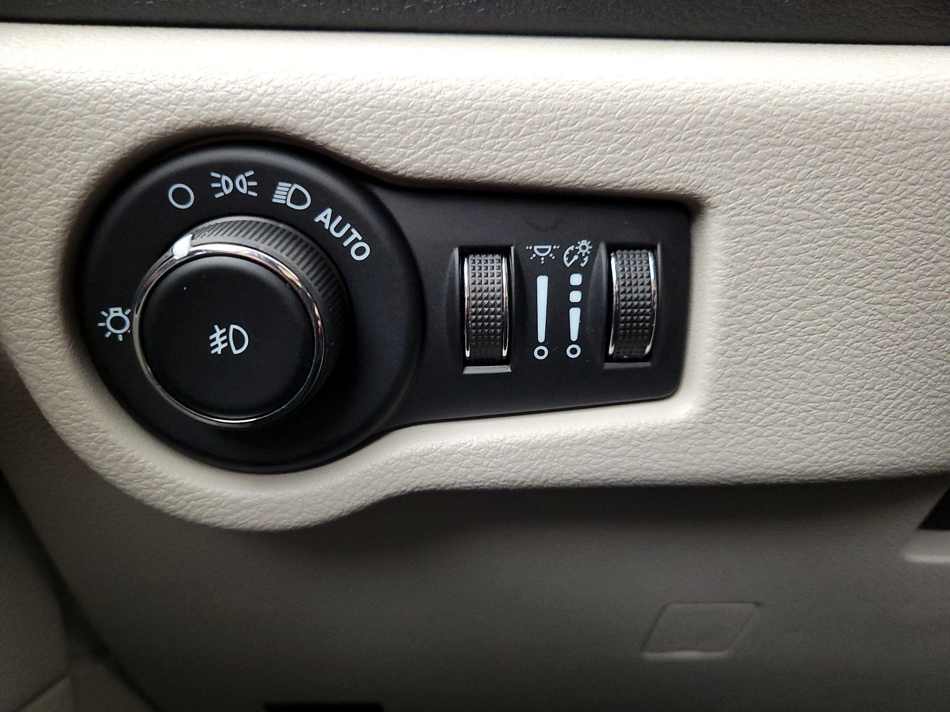 Thumbnail: 2023 Chrysler Pacifica - 13