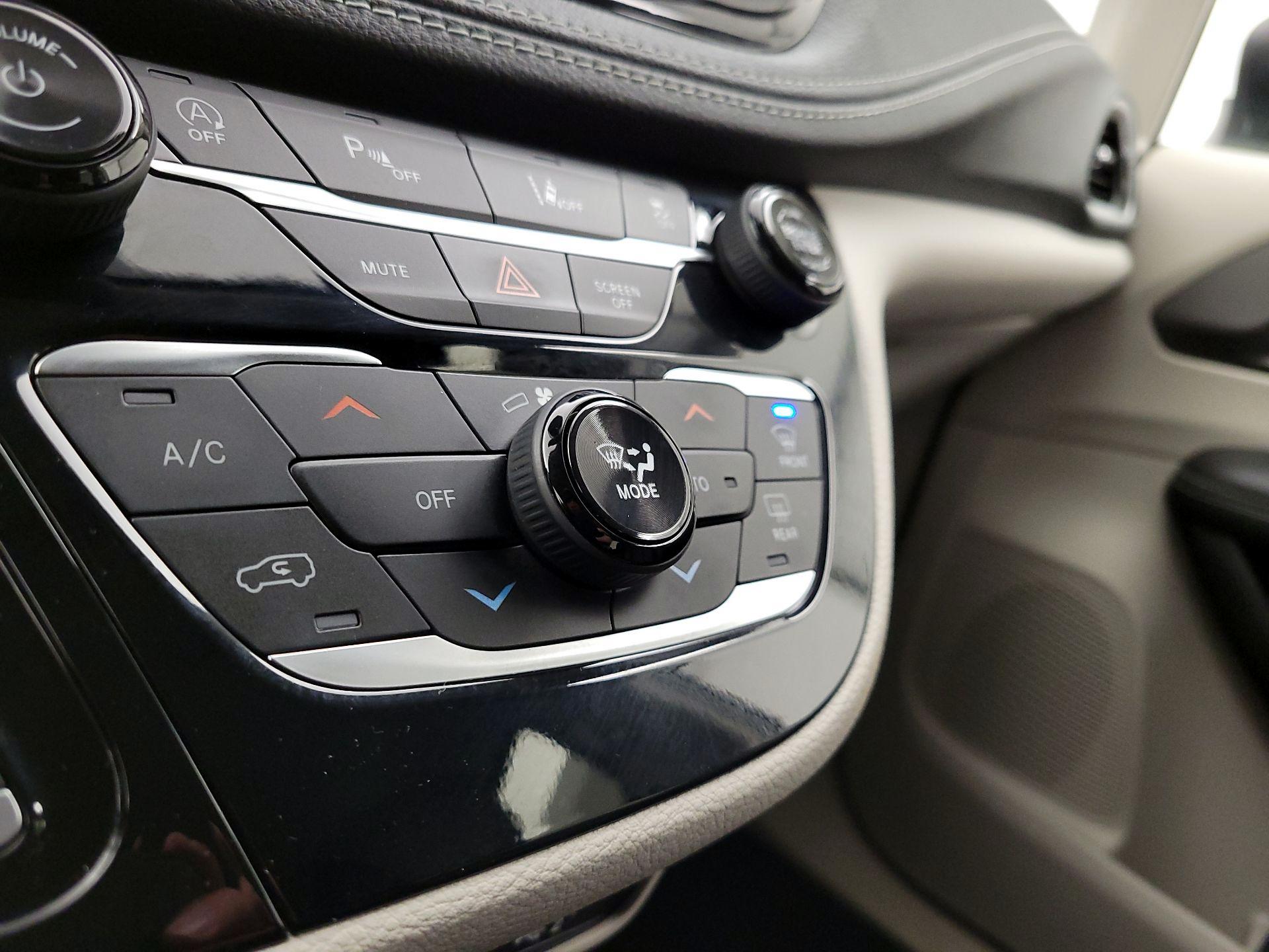 Thumbnail: 2023 Chrysler Pacifica - 16