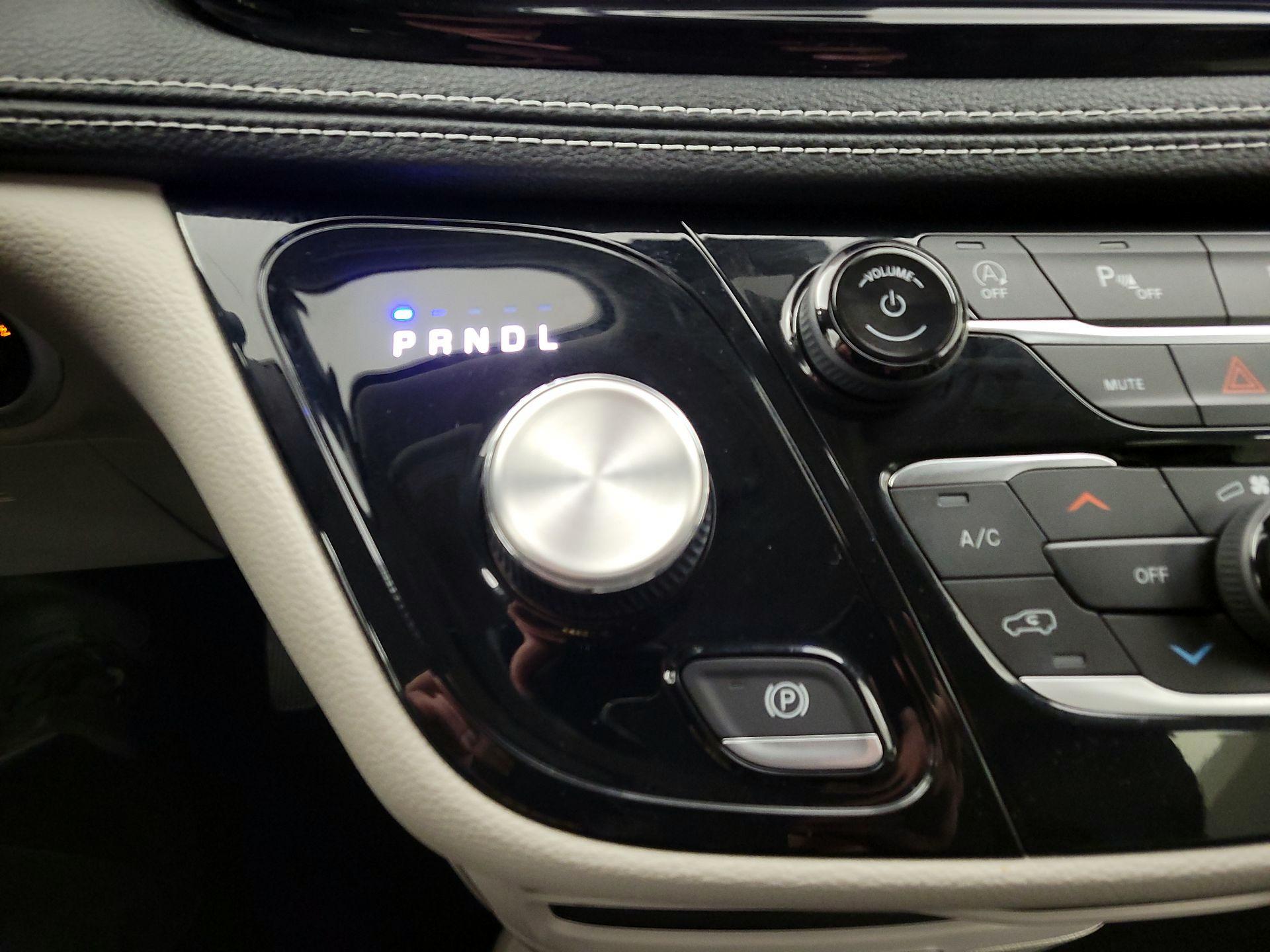 Thumbnail: 2023 Chrysler Pacifica - 17