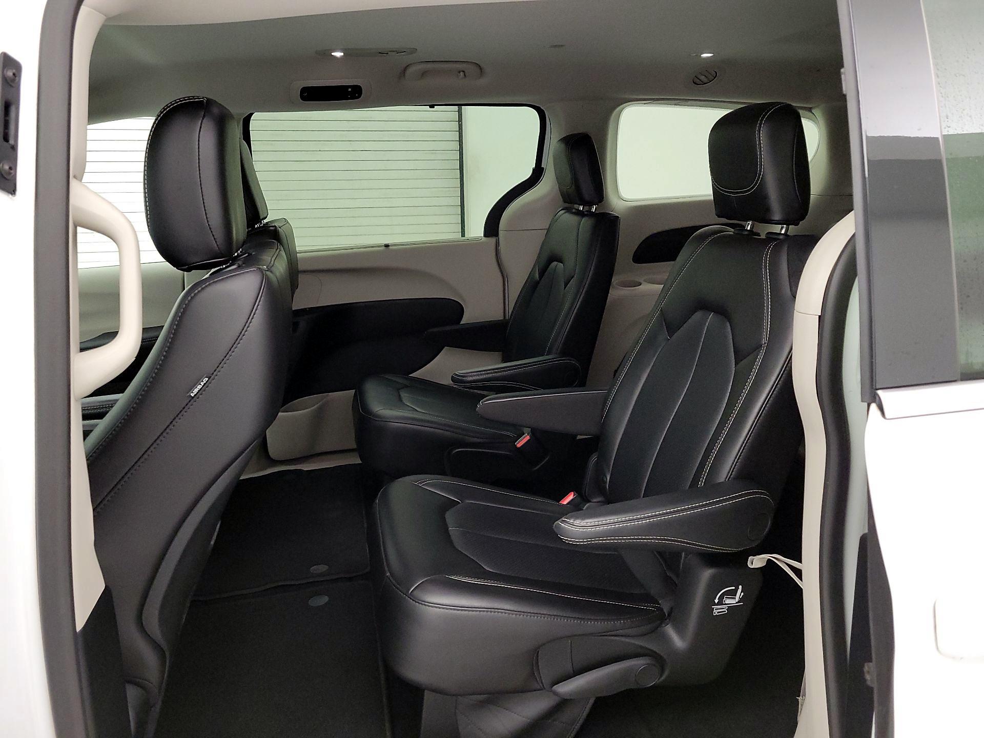 Thumbnail: 2023 Chrysler Pacifica - 19