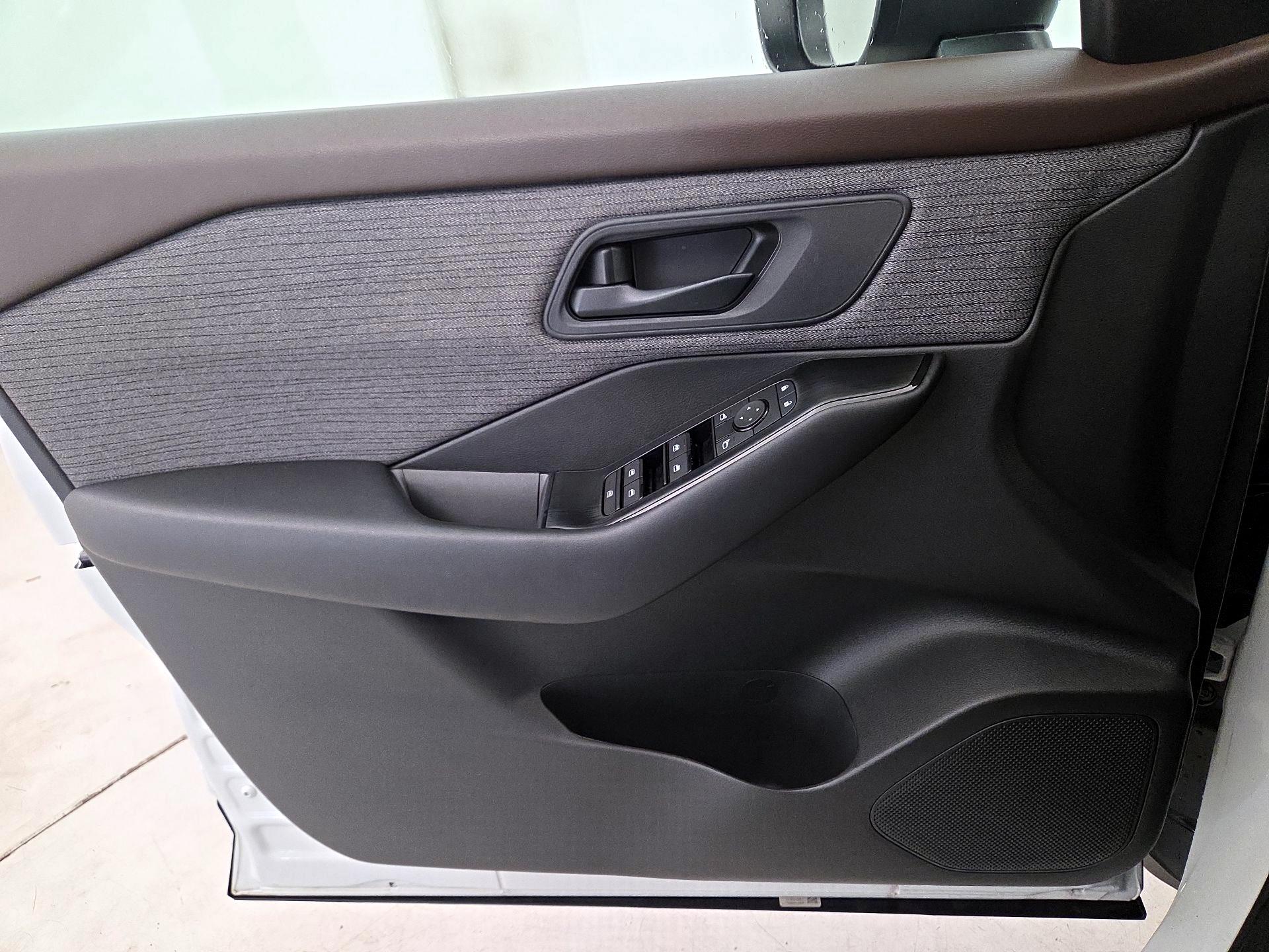 Thumbnail: 2023 Nissan Rogue - 12