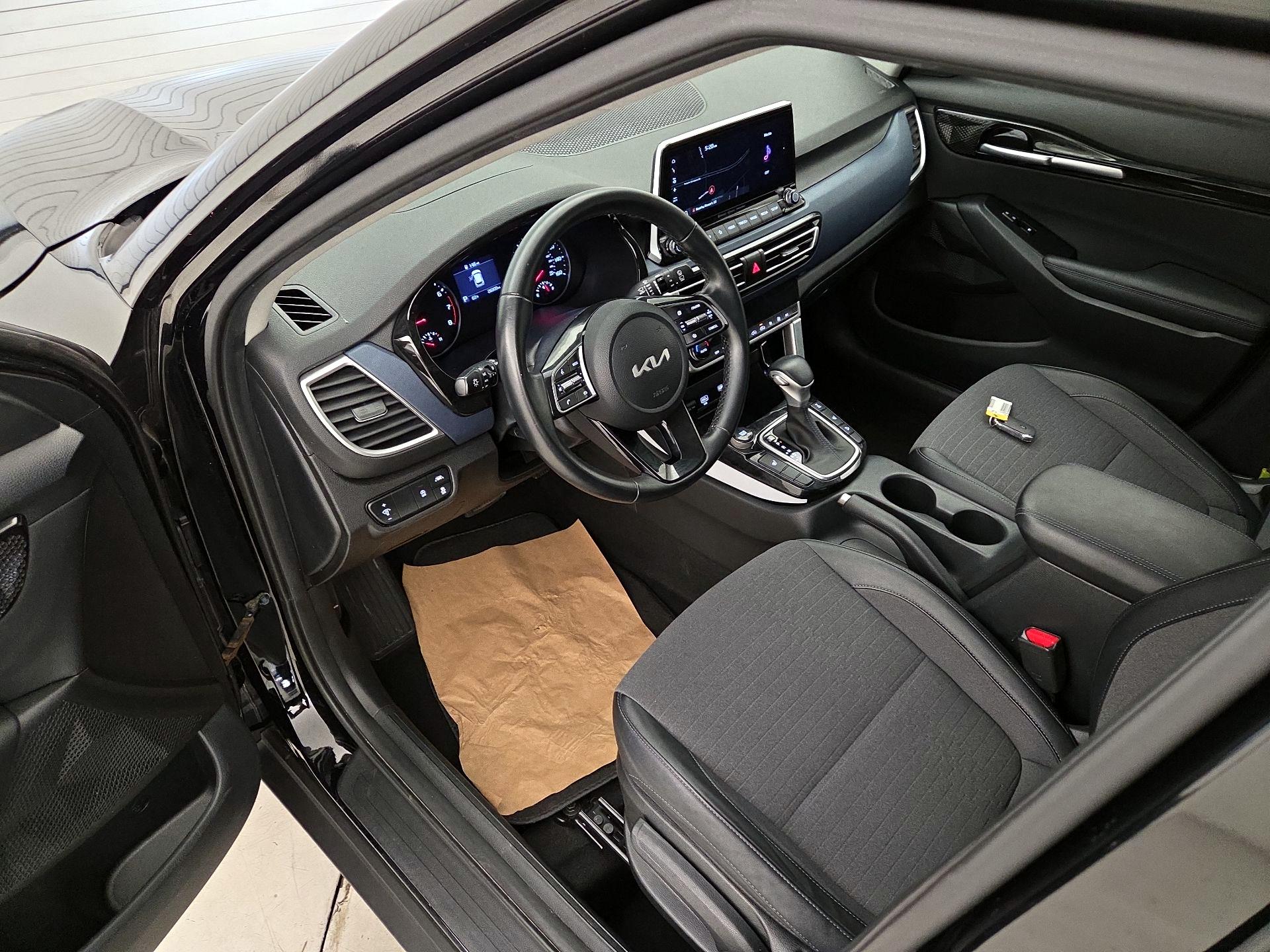 Thumbnail: 2023 Kia Seltos - 11