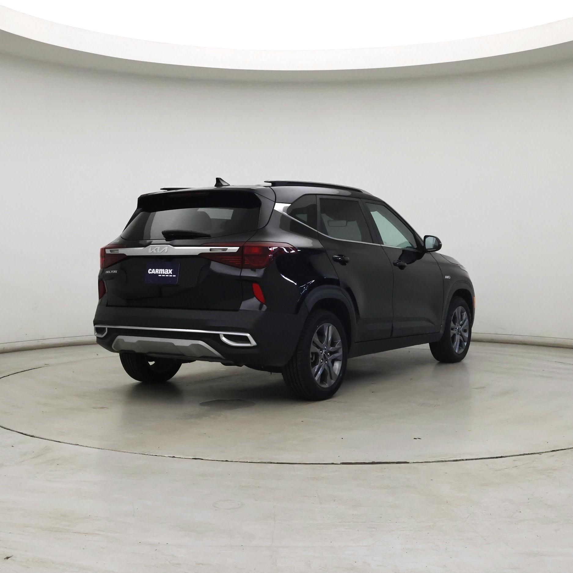 Thumbnail: 2023 Kia Seltos - 8