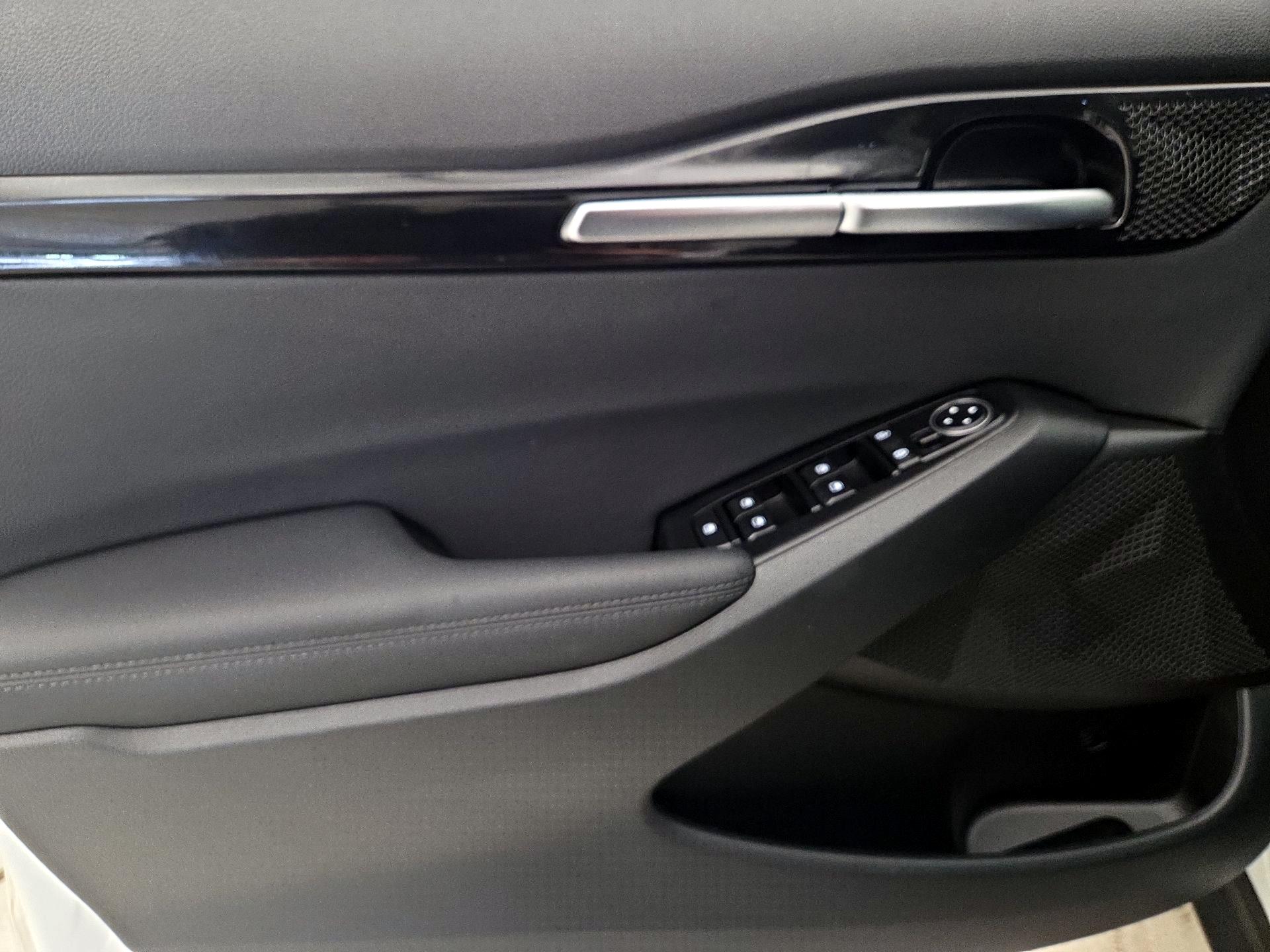 Thumbnail: 2023 Kia Seltos - 12