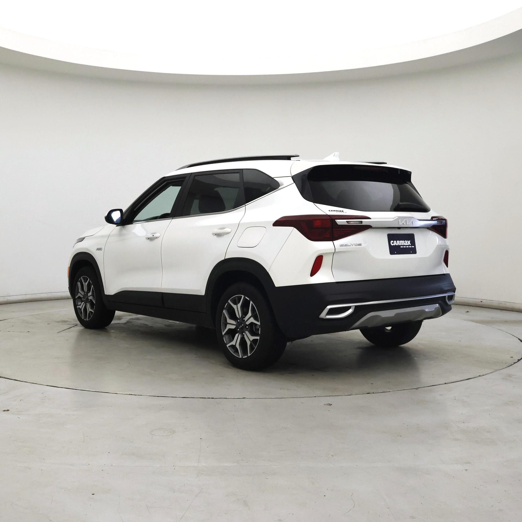 Thumbnail: 2023 Kia Seltos - 2