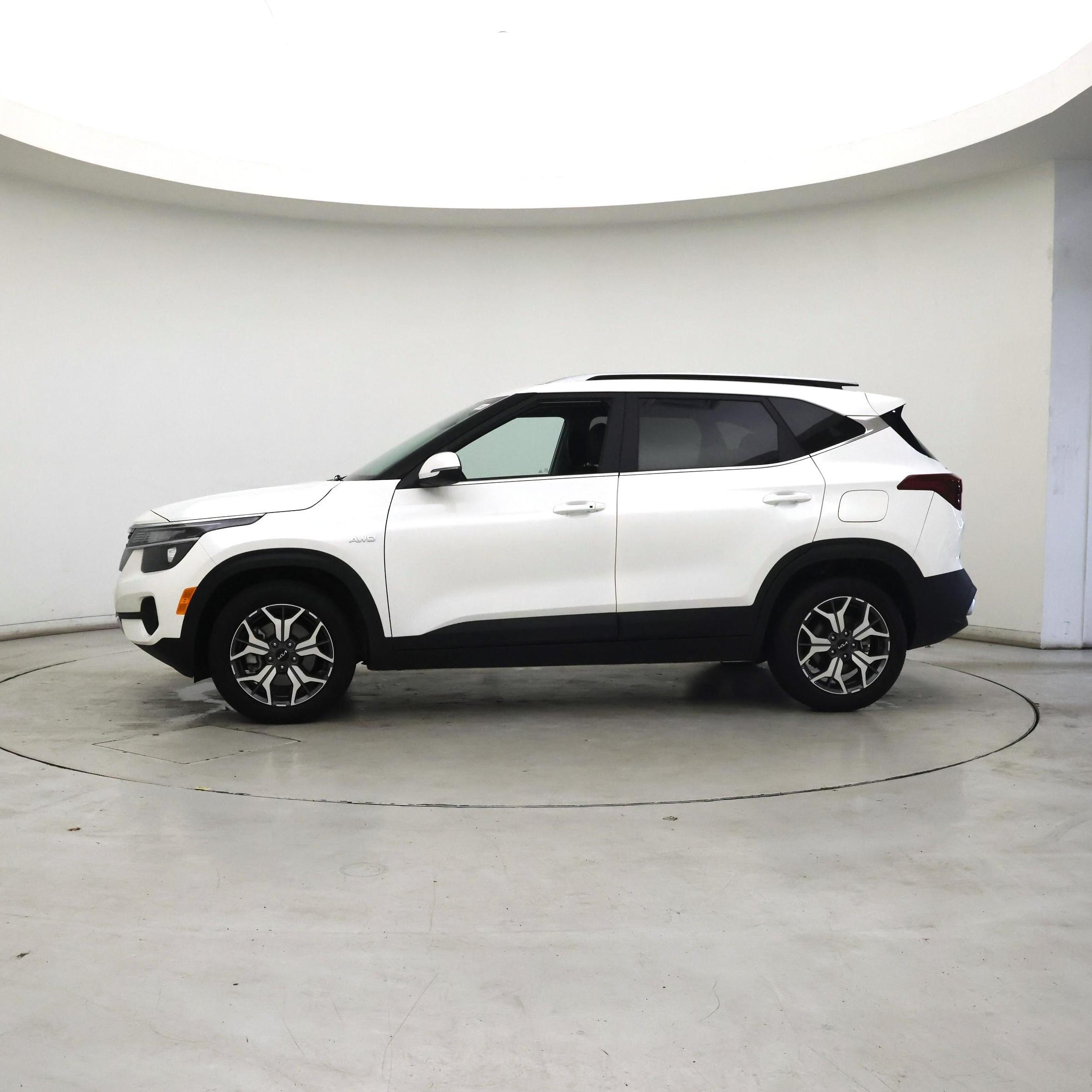 Thumbnail: 2023 Kia Seltos - 3