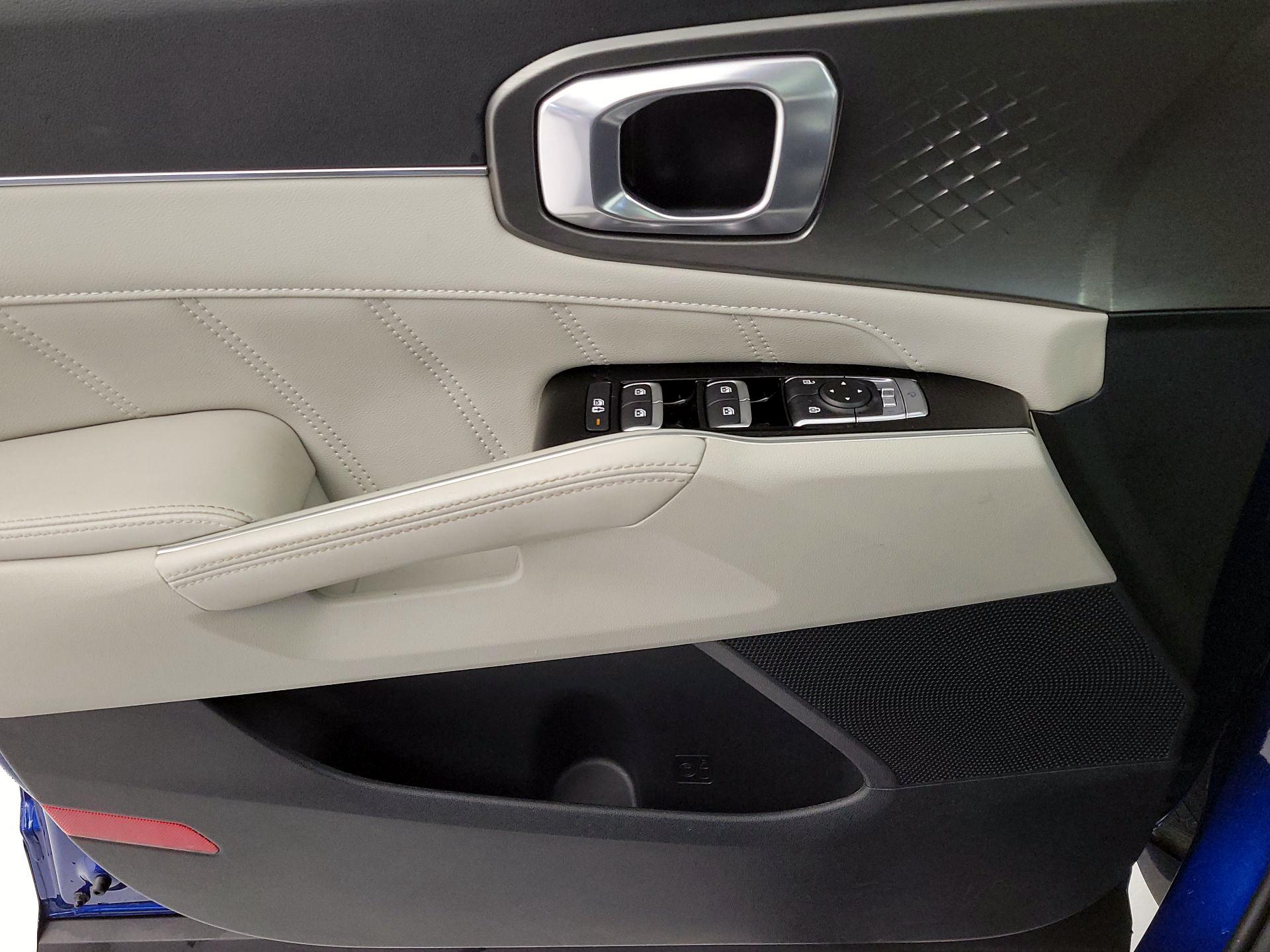 Thumbnail: 2023 Kia Sorento - 12