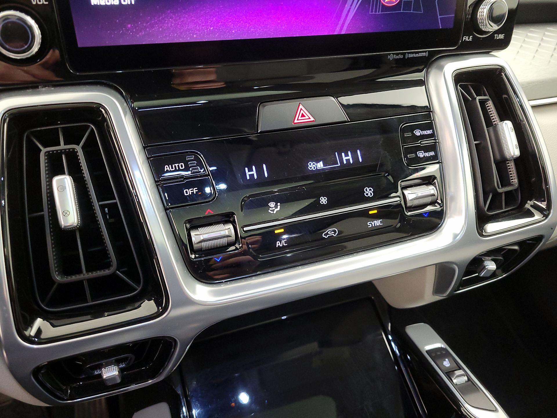 Thumbnail: 2023 Kia Sorento - 17