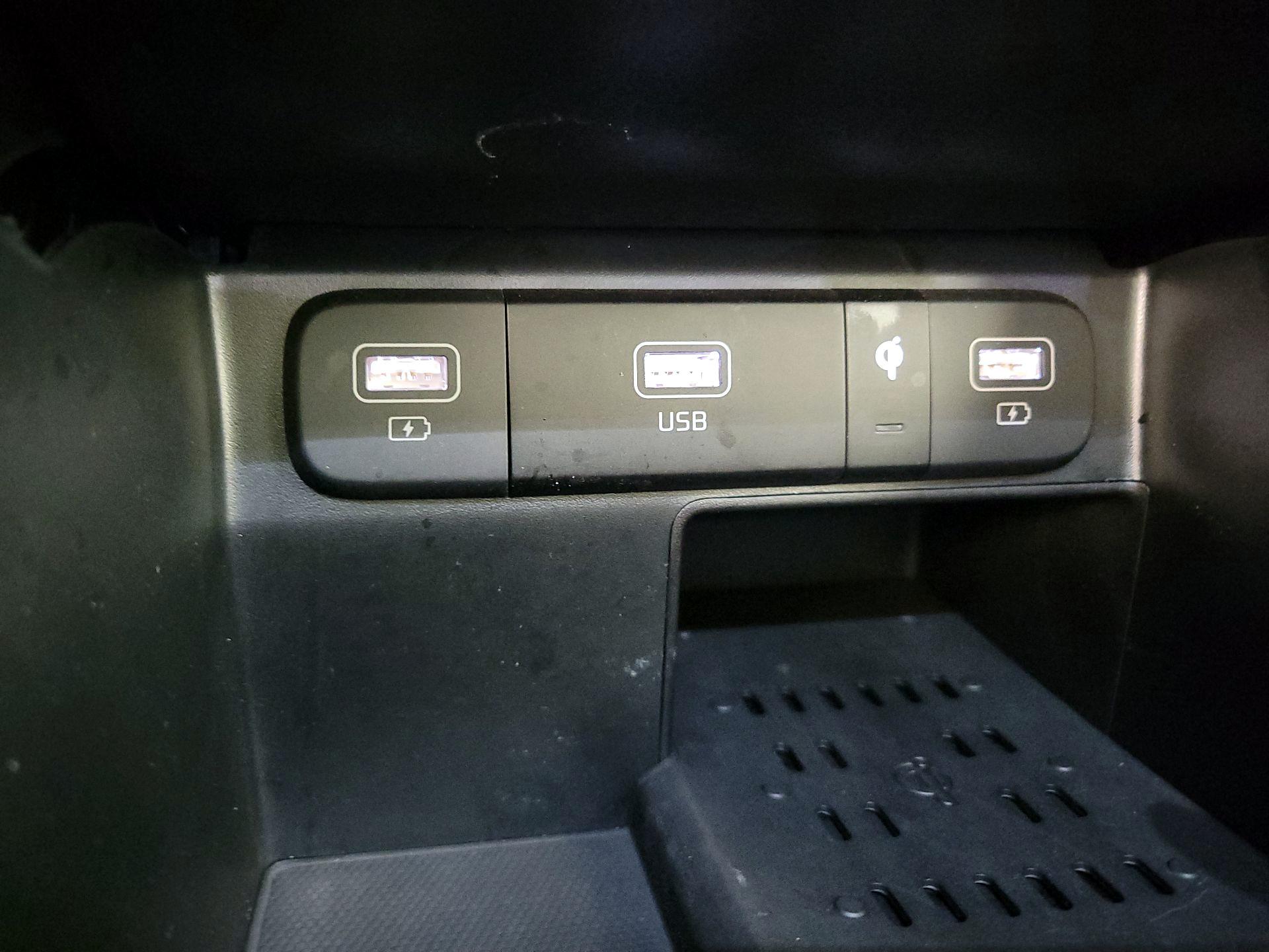 Thumbnail: 2023 Kia Sorento - 19