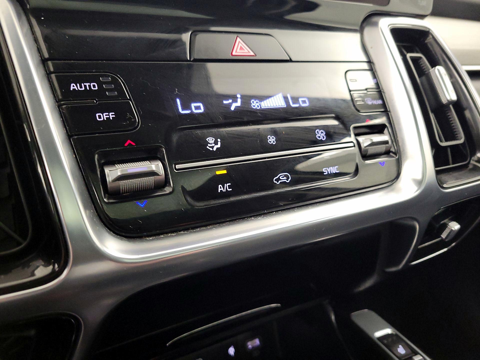 Thumbnail: 2023 Kia Sorento - 17