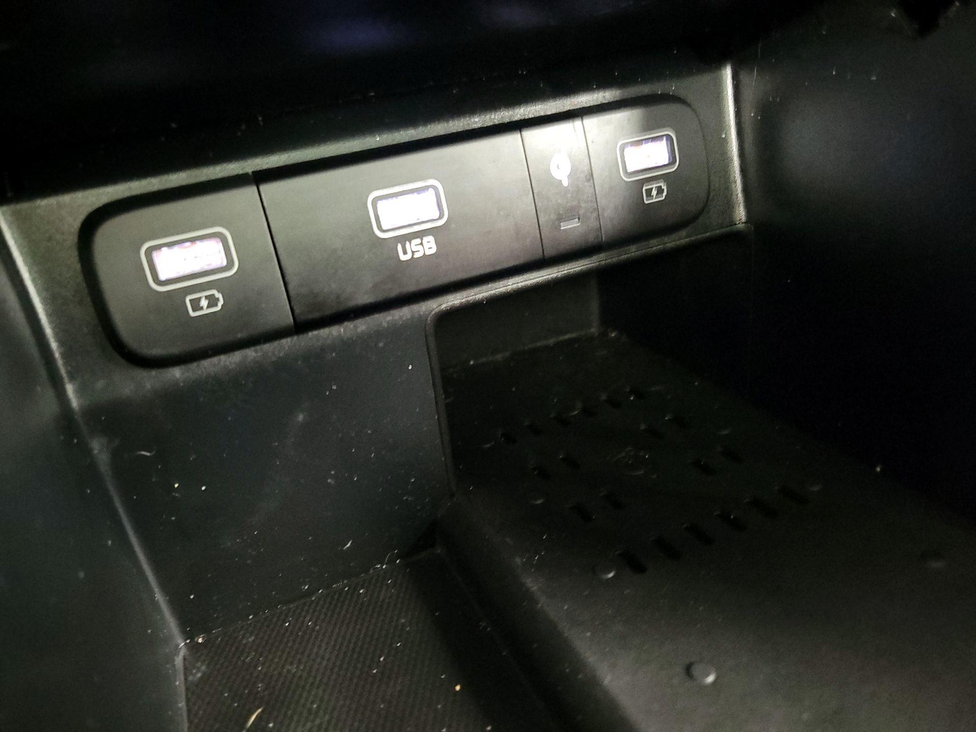 Thumbnail: 2023 Kia Sorento - 19