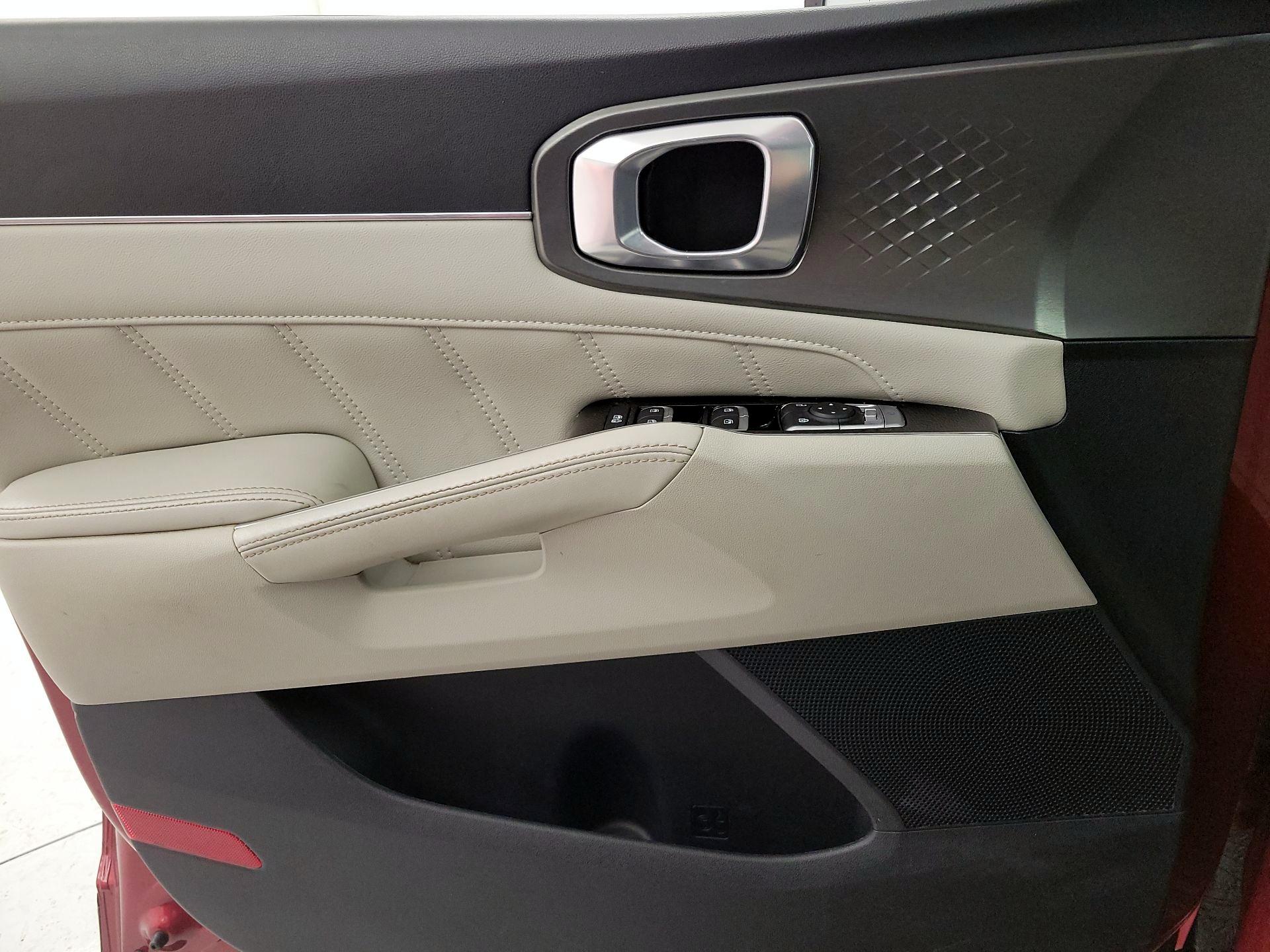 Thumbnail: 2023 Kia Sorento - 12