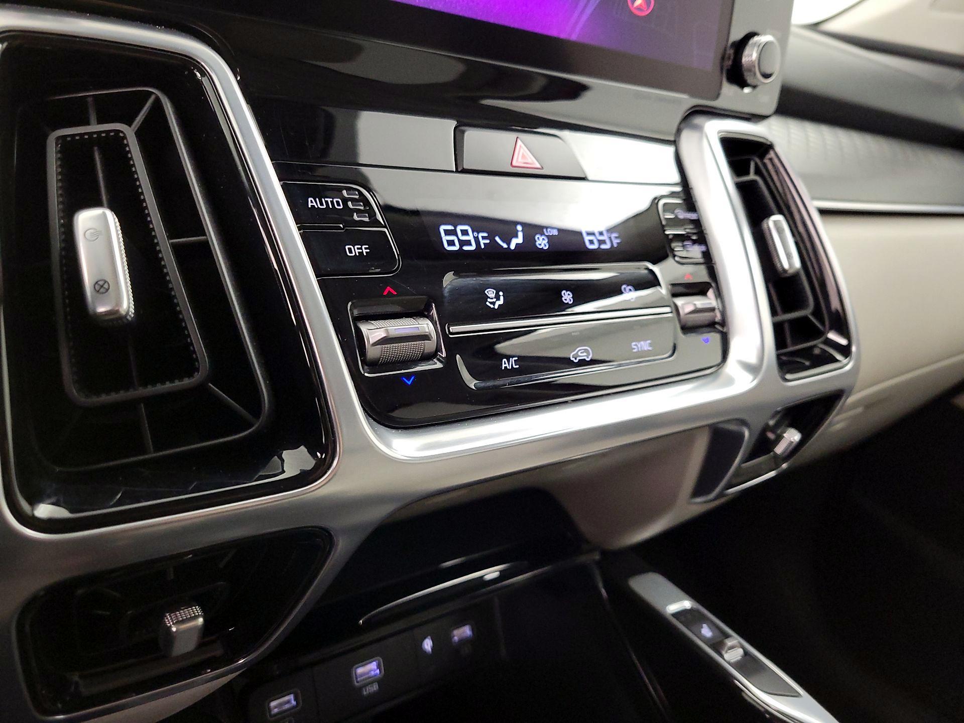 Thumbnail: 2023 Kia Sorento - 17