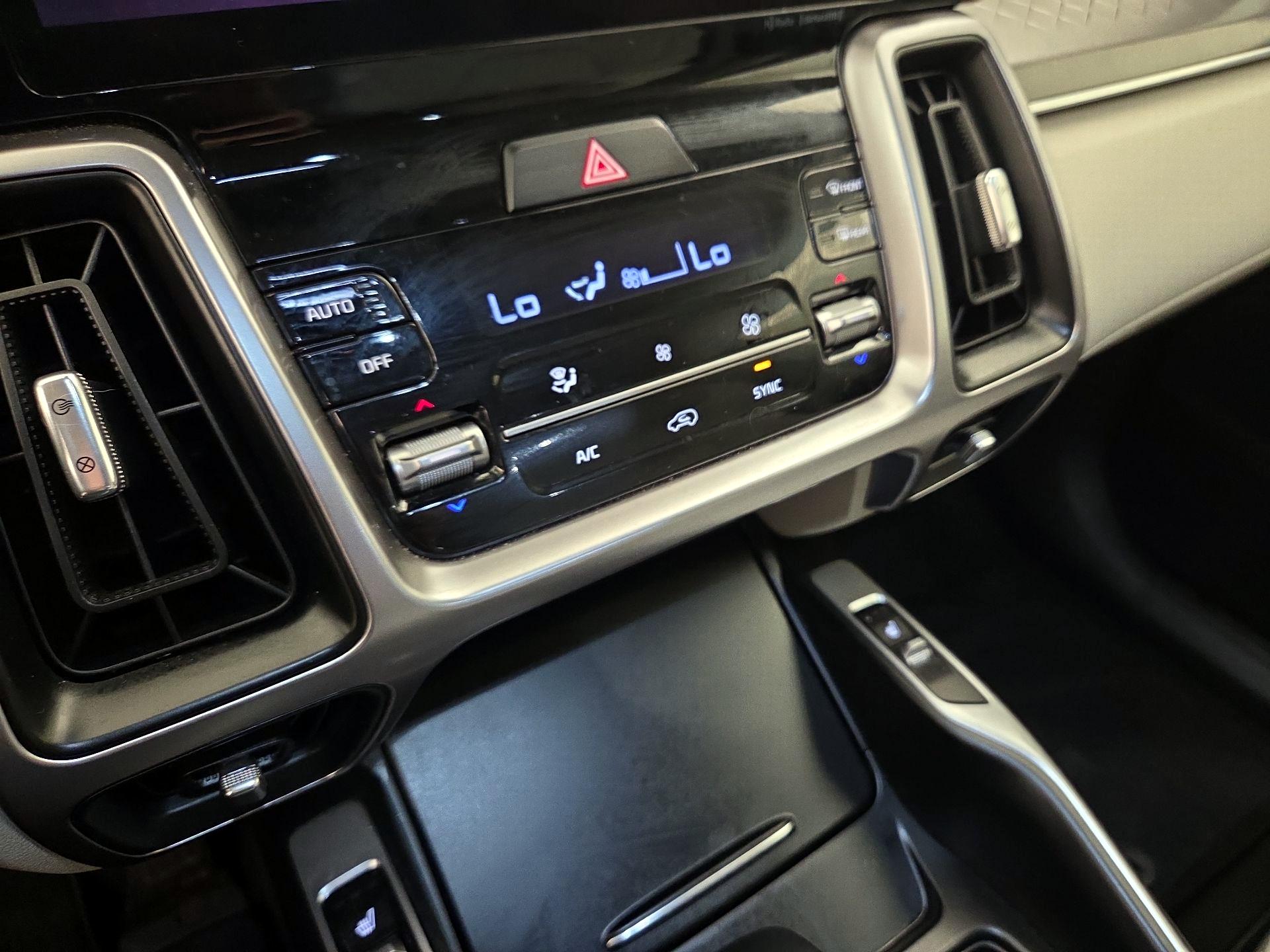 Thumbnail: 2023 Kia Sorento - 16