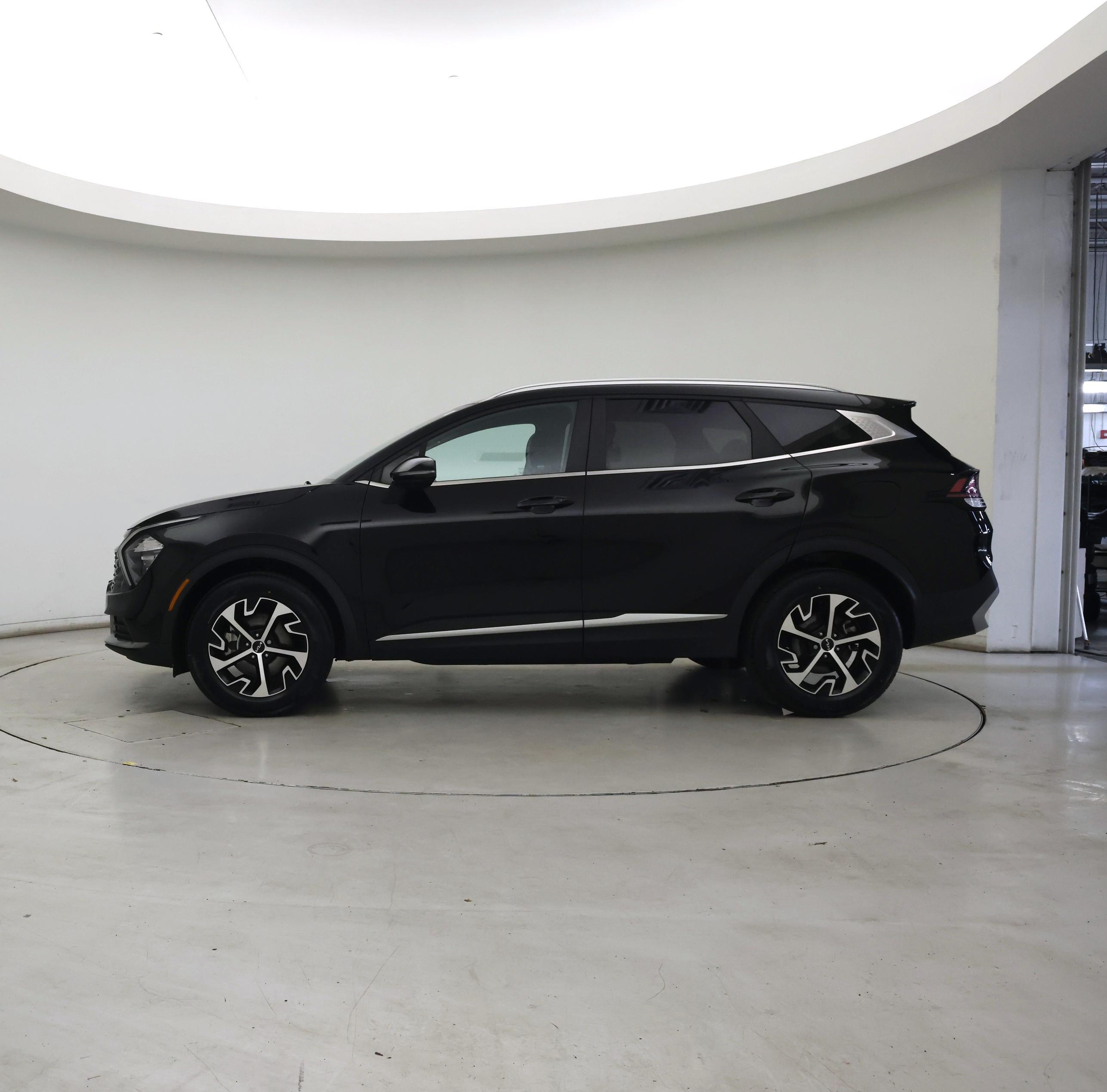 Thumbnail: 2023 Kia Sportage - 3